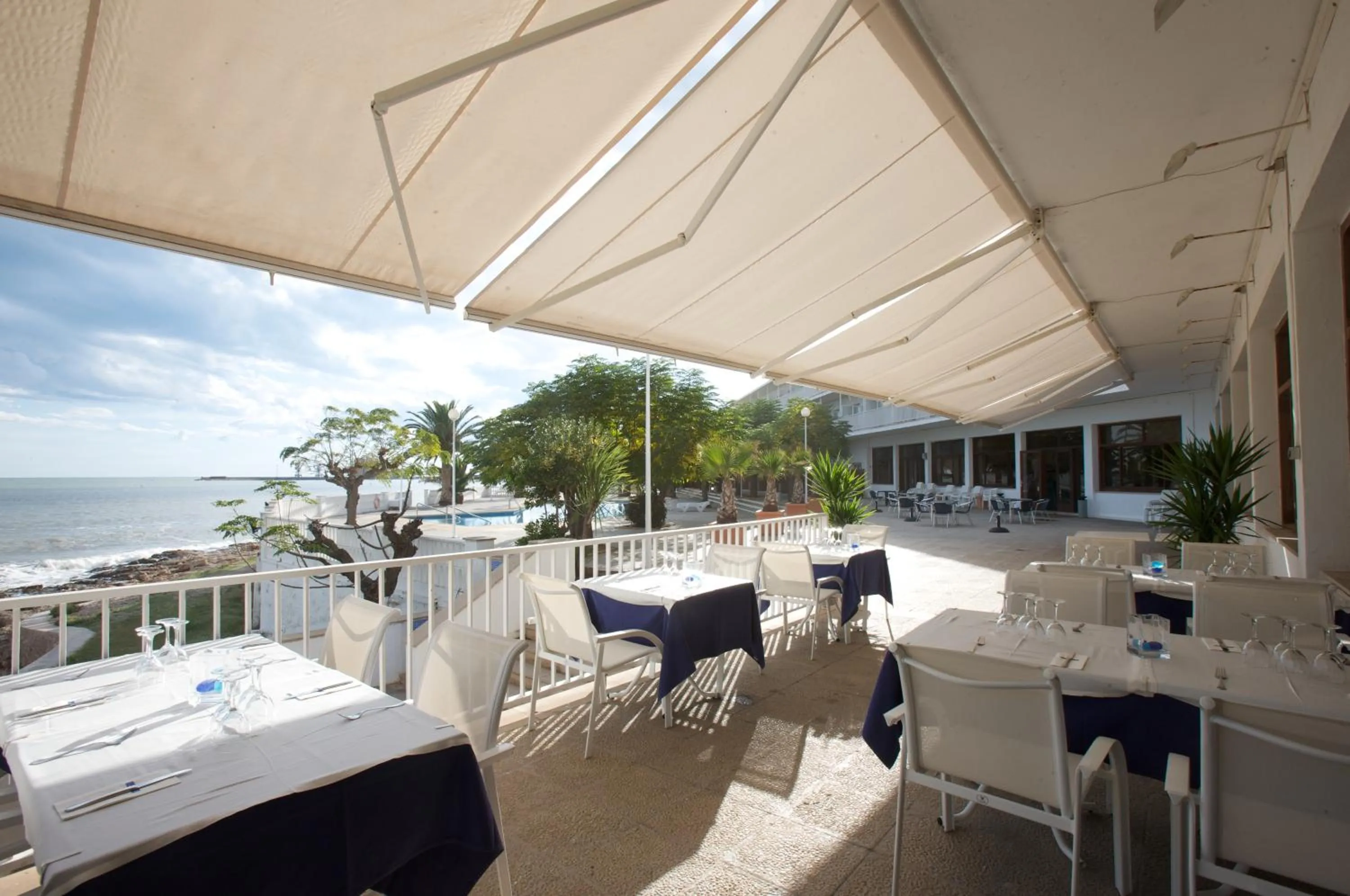 Restaurant/places to eat in Carlos III