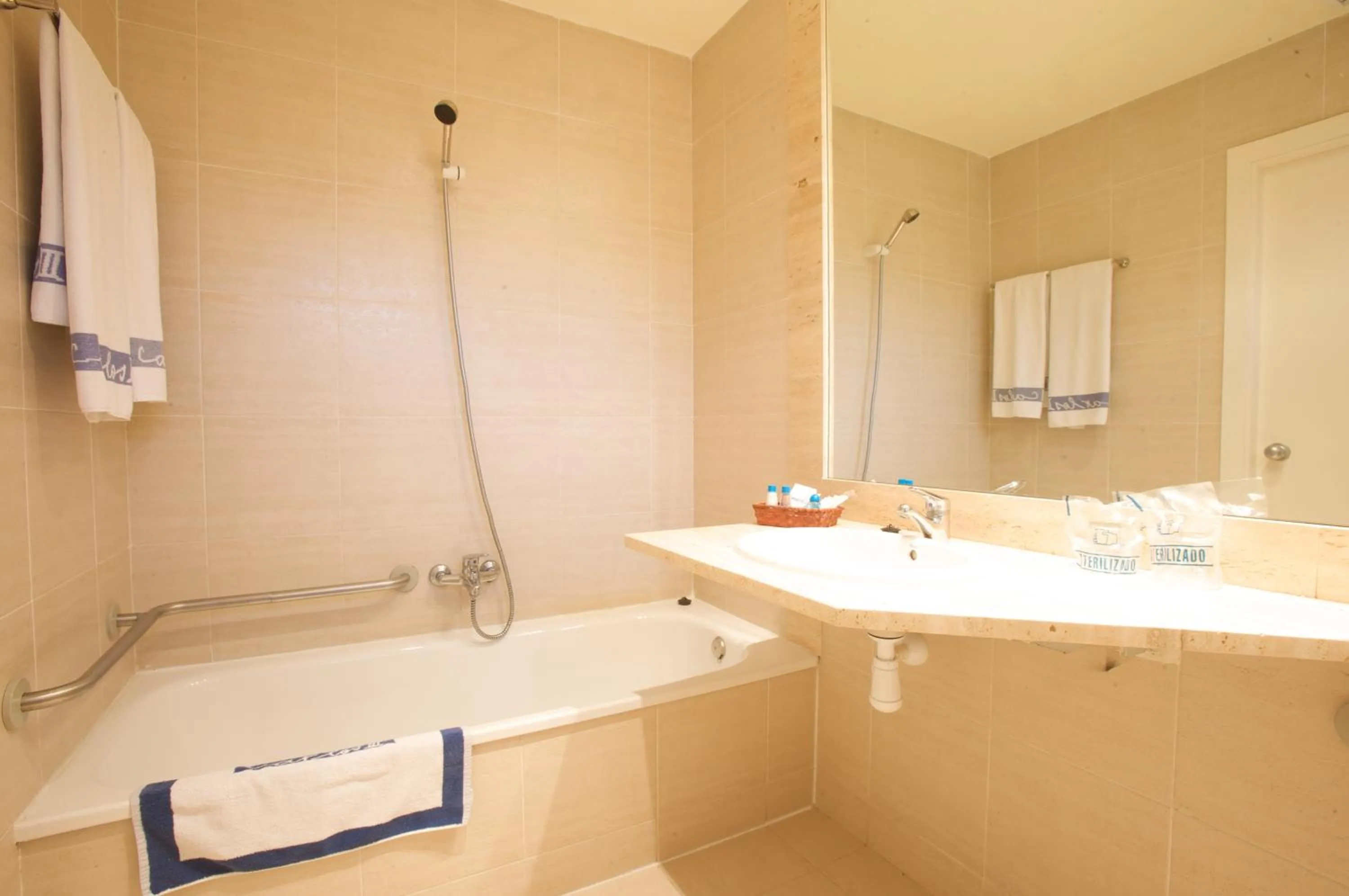 Bathroom in Carlos III