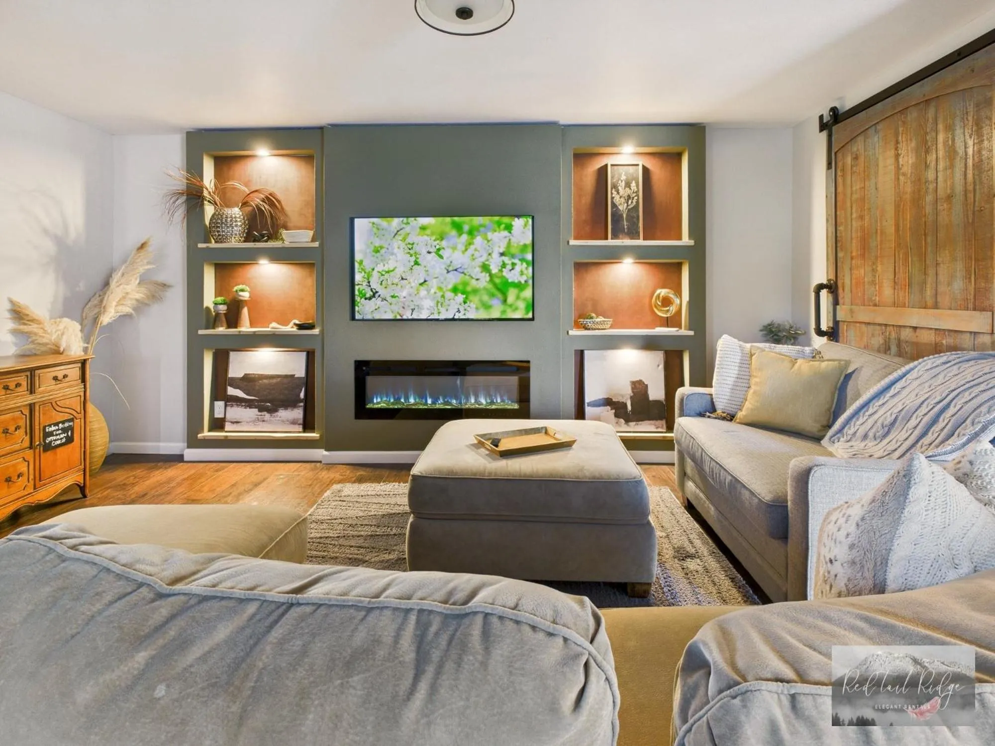 Communal lounge/ TV room, Bed in Beautiful Country Apartment, AC, Pickleball, Billiards, Playground, Gardens