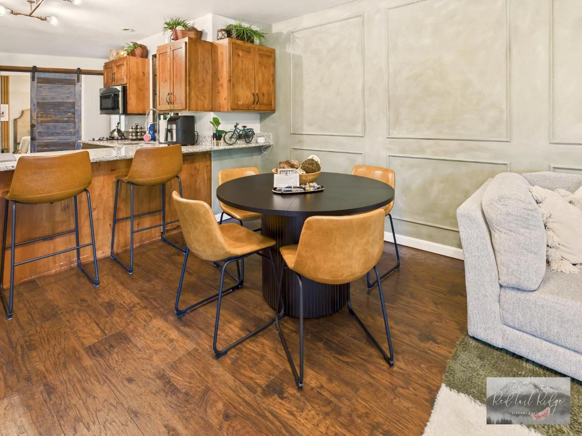 Dining area in Beautiful Country Apartment, AC, Pickleball, Billiards, Playground, Gardens