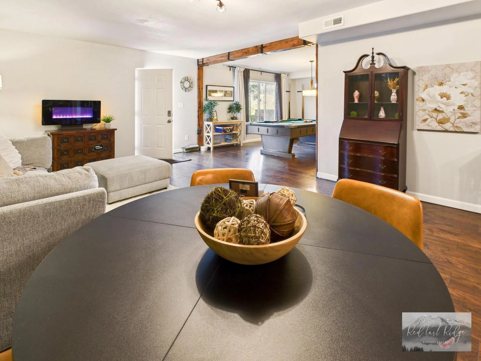 Dining area in Beautiful Country Apartment, AC, Pickleball, Billiards, Playground, Gardens