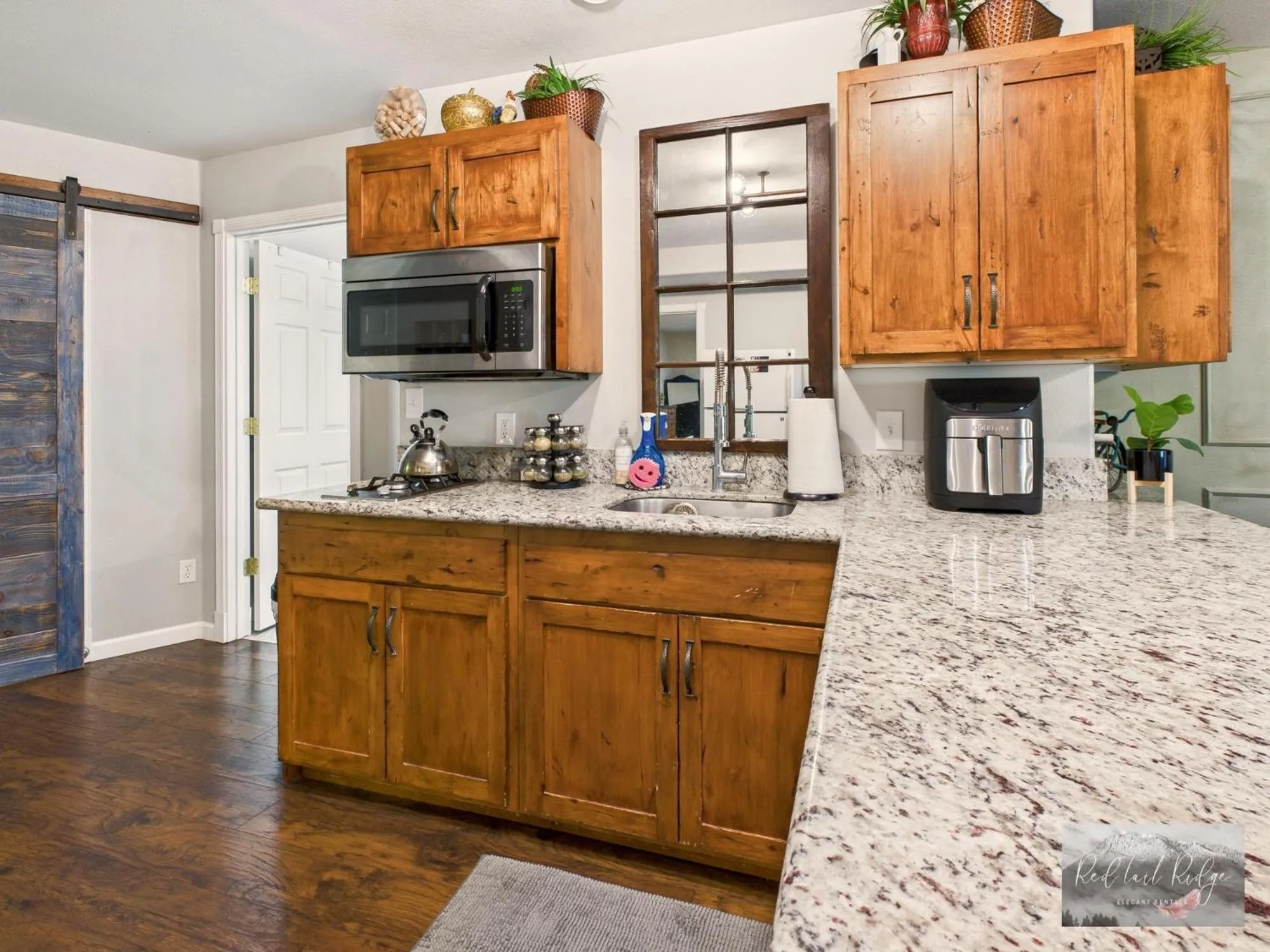 Kitchen or kitchenette in Beautiful Country Apartment, AC, Pickleball, Billiards, Playground, Gardens