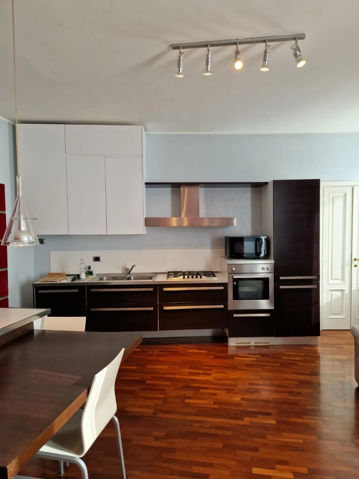 Cozy flat mins walk to Navigli and metro Porta Genova