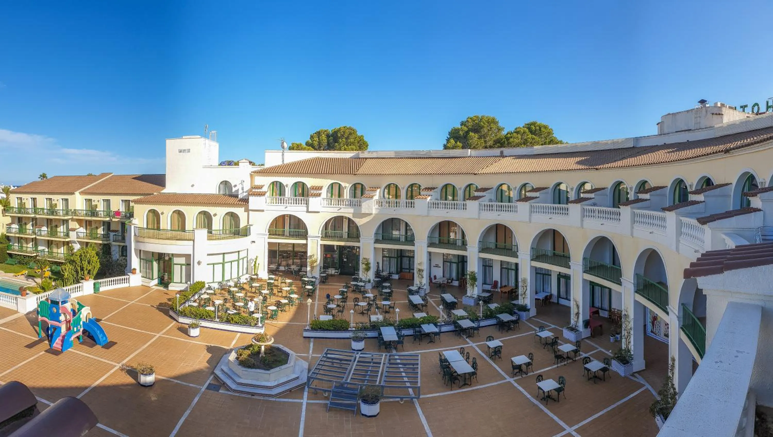 Property building in Hotel Pino Alto by ALEGRIA