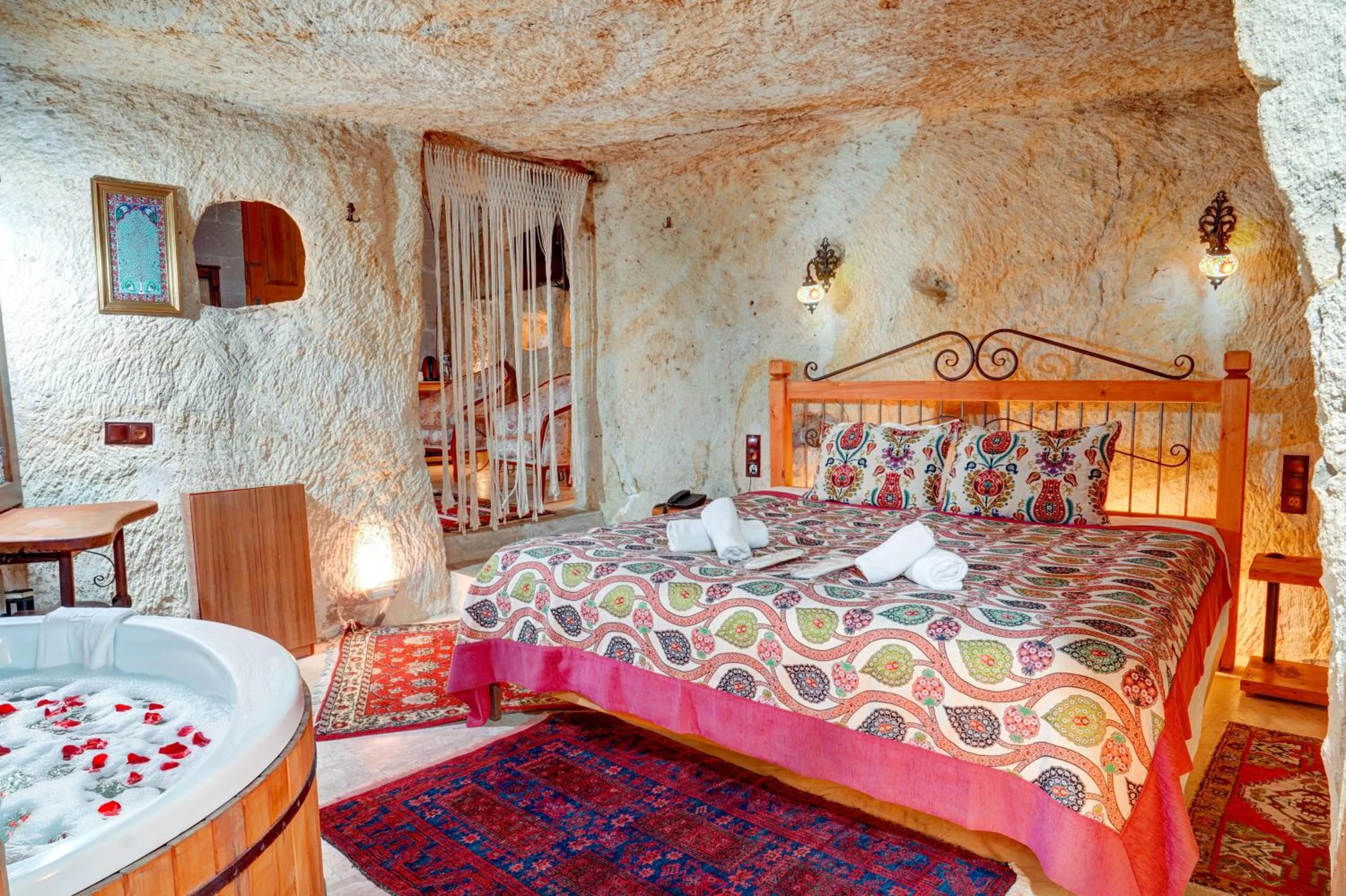 Bedroom, Bed in Atax Cave House