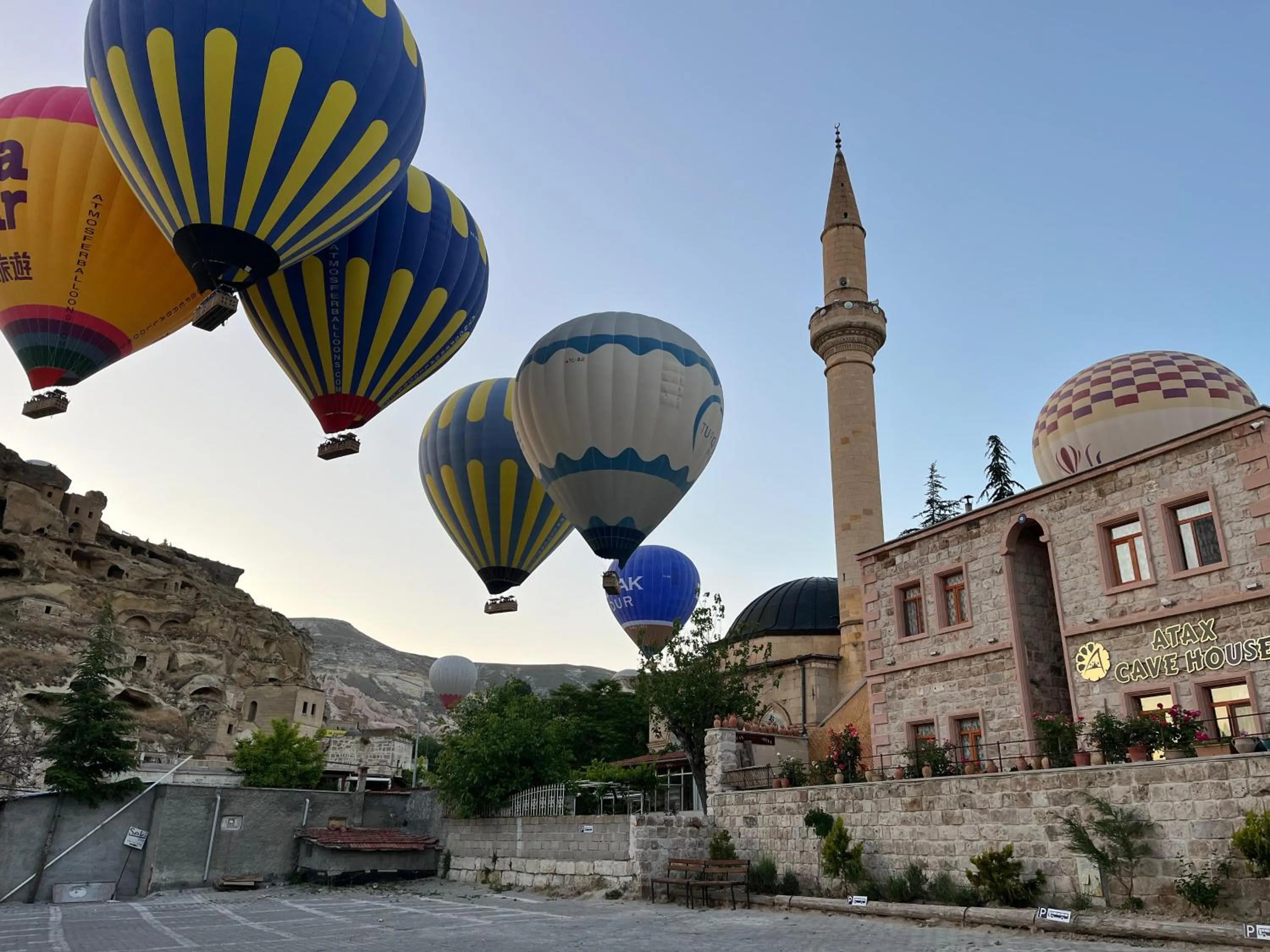 Property building in Atax Cave House