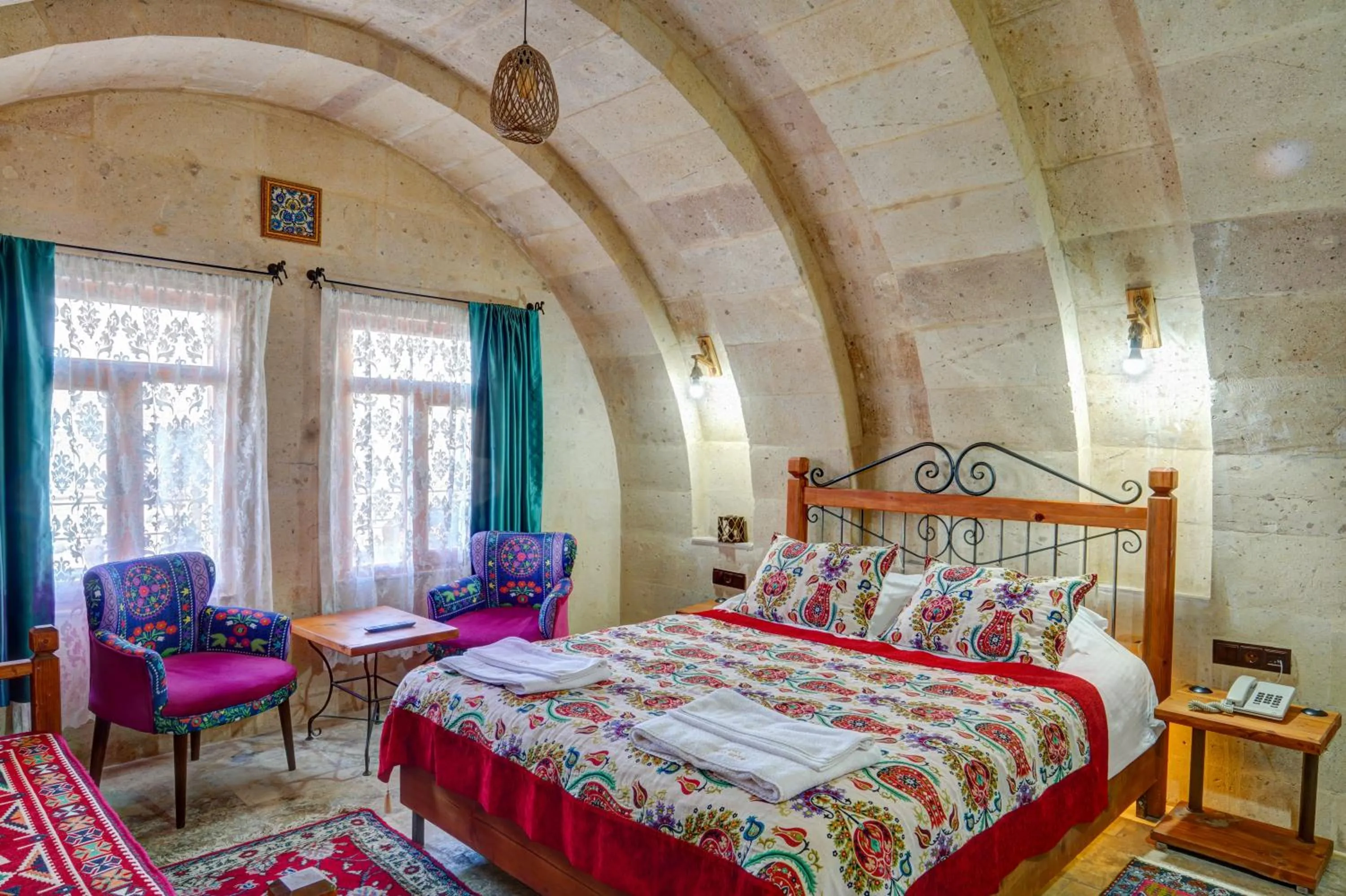 Bedroom, Bed in Atax Cave House