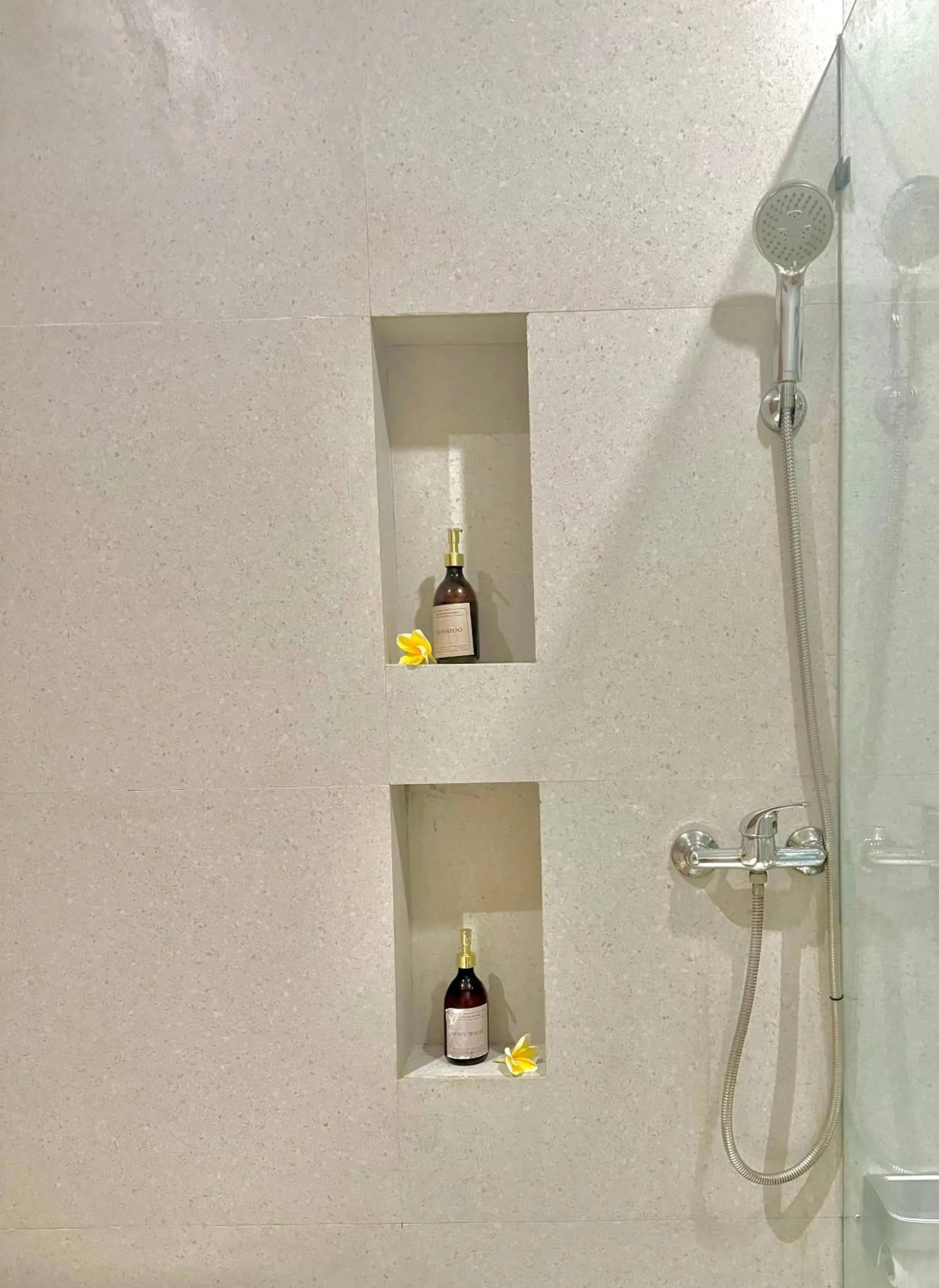 Shower in The Hita Apartement