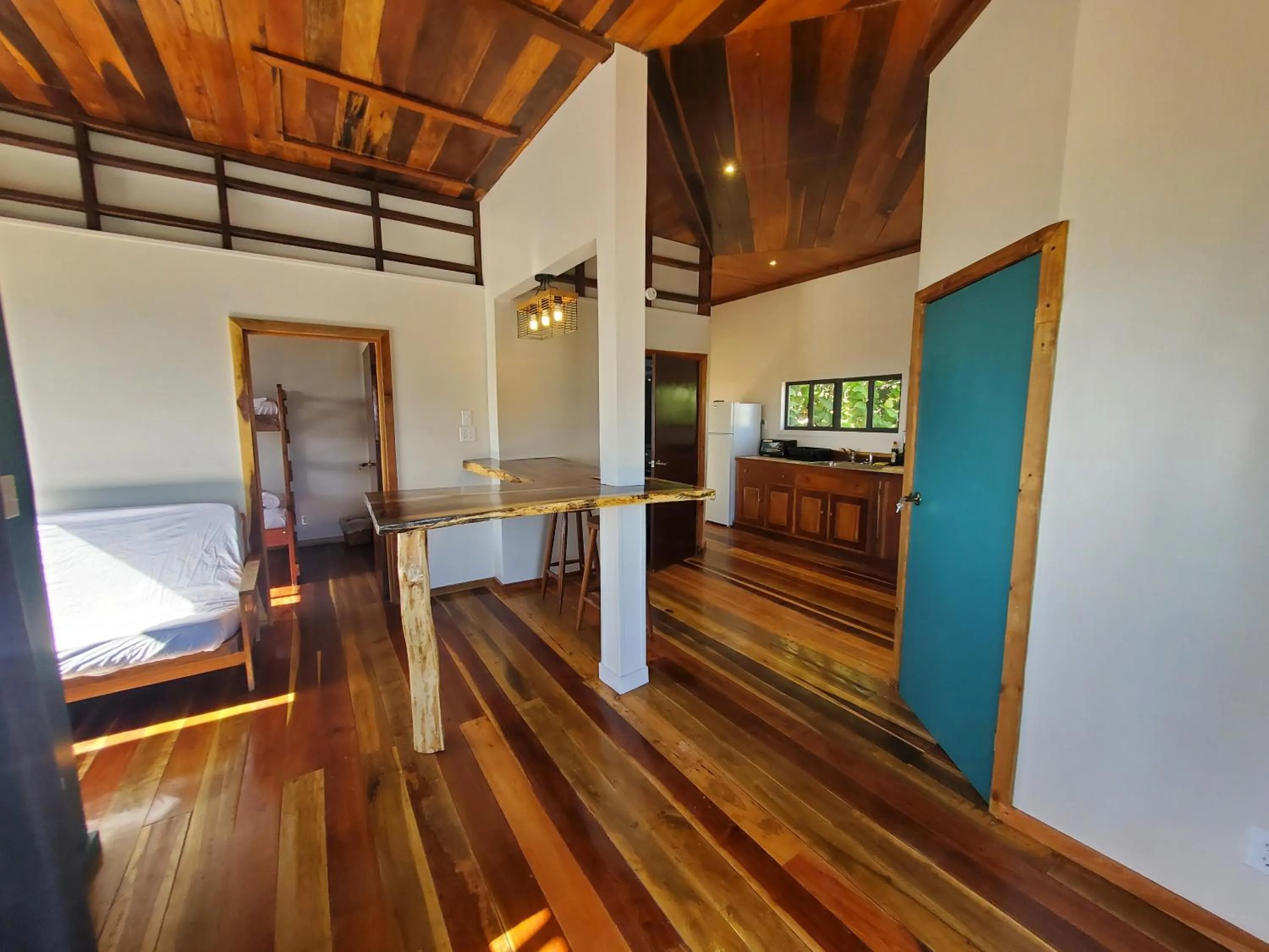 Kitchen or kitchenette, Bed in The Bounty