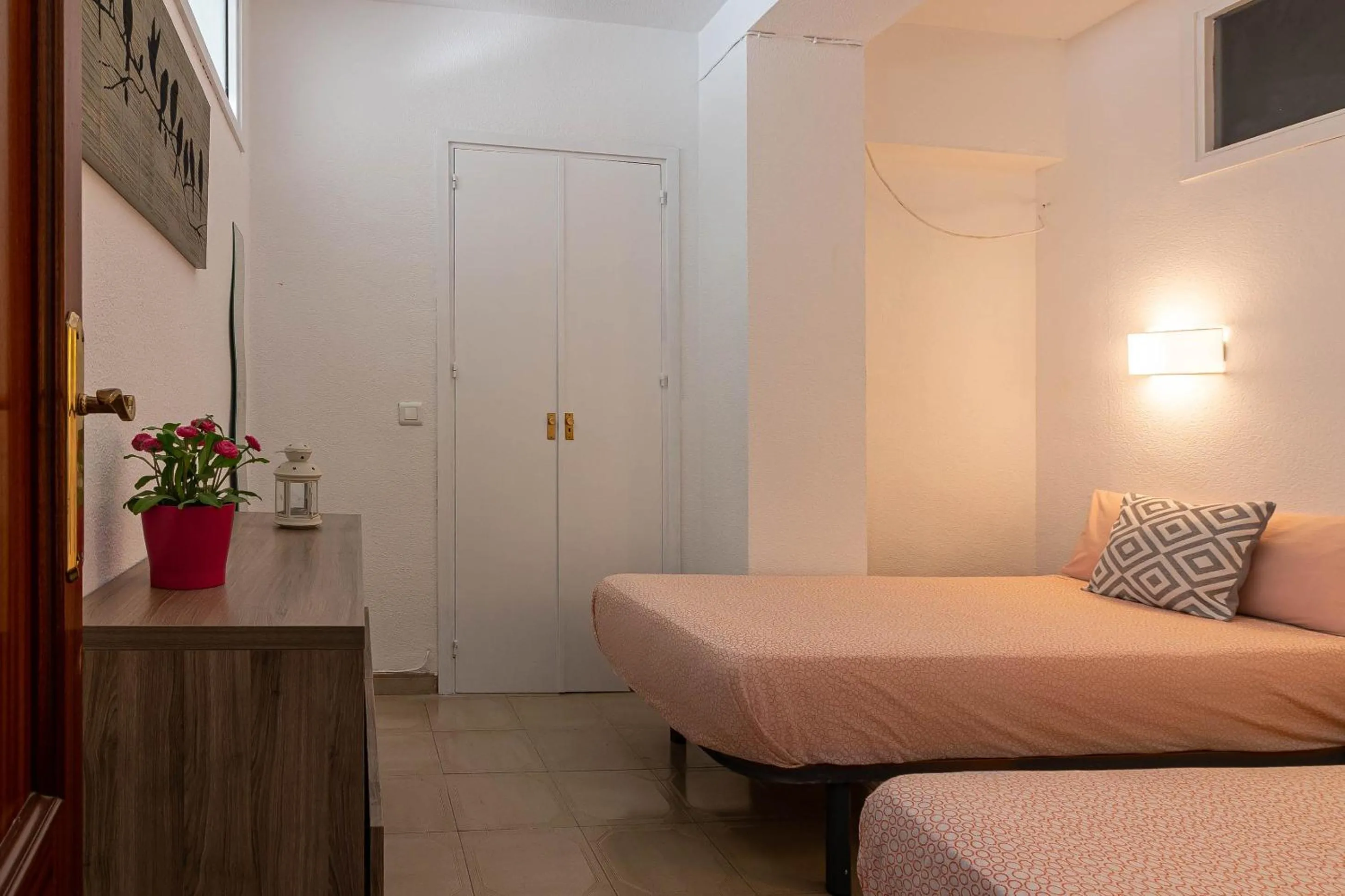 Bedroom, Bed in Reding 5 FreshApartments