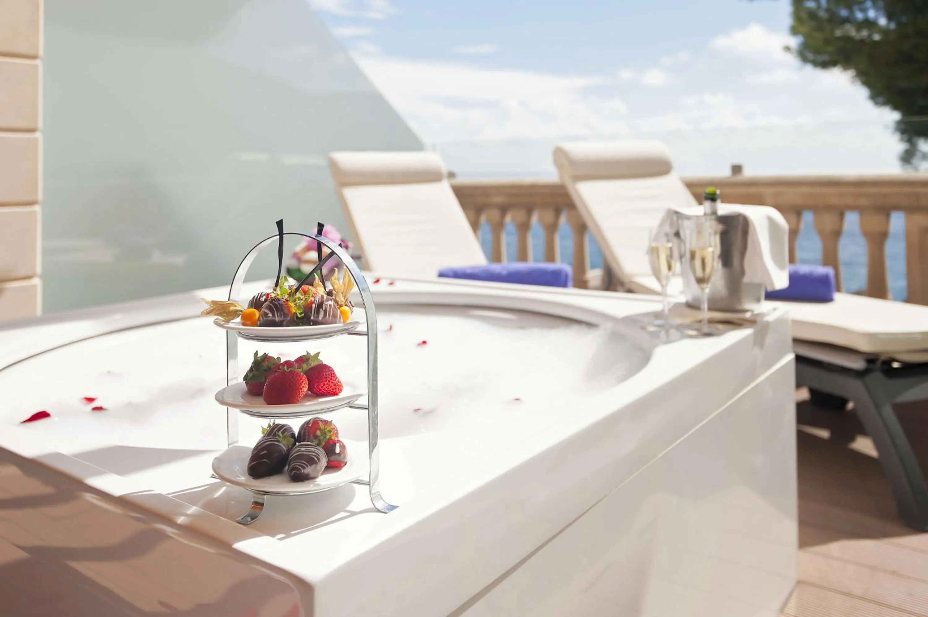 Bedroom in Barceló Illetas Albatros - Adults Only