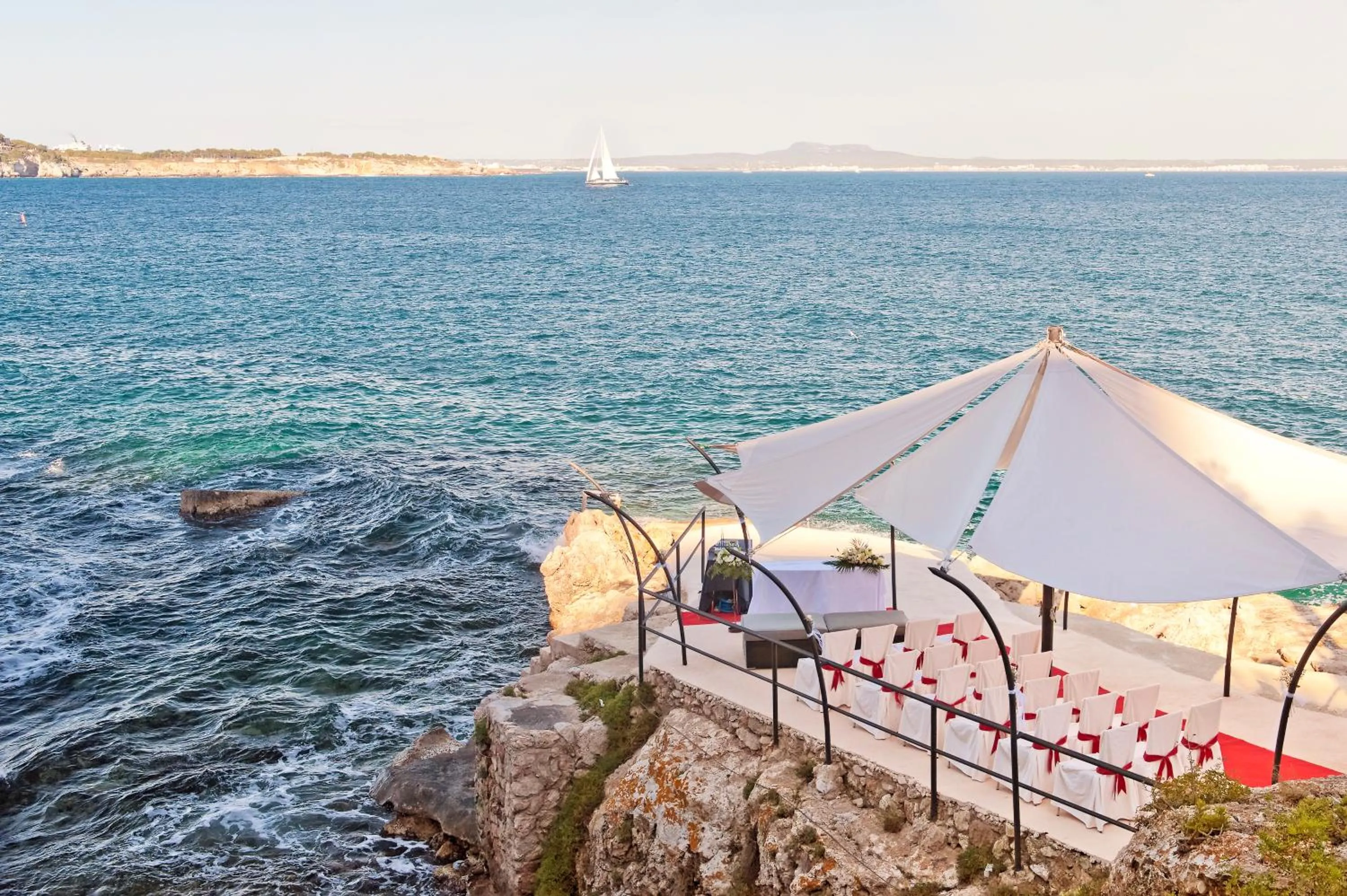 Beach in Barceló Illetas Albatros - Adults Only