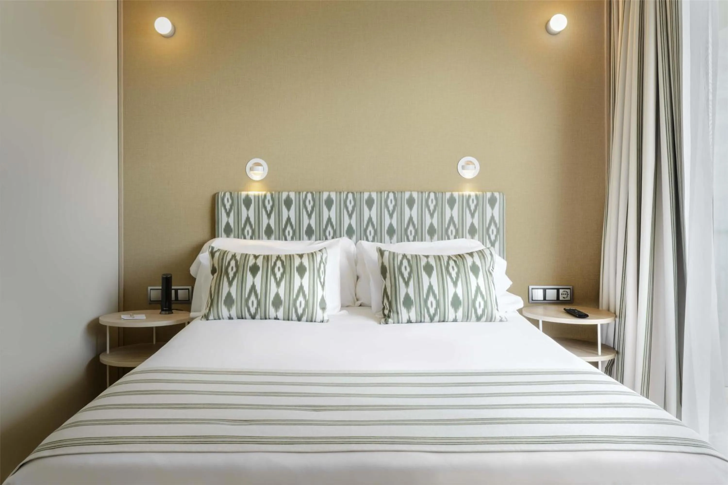 Bedroom, Bed in Barceló Illetas Albatros - Adults Only