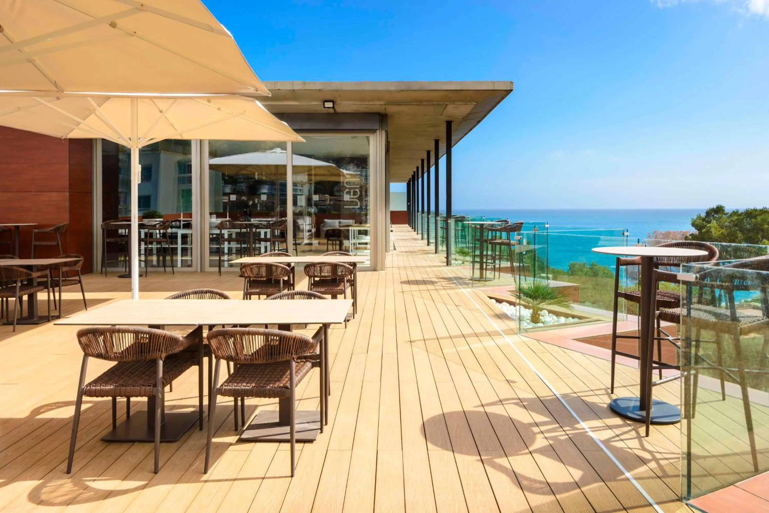 Lounge or bar in Barceló Illetas Albatros - Adults Only