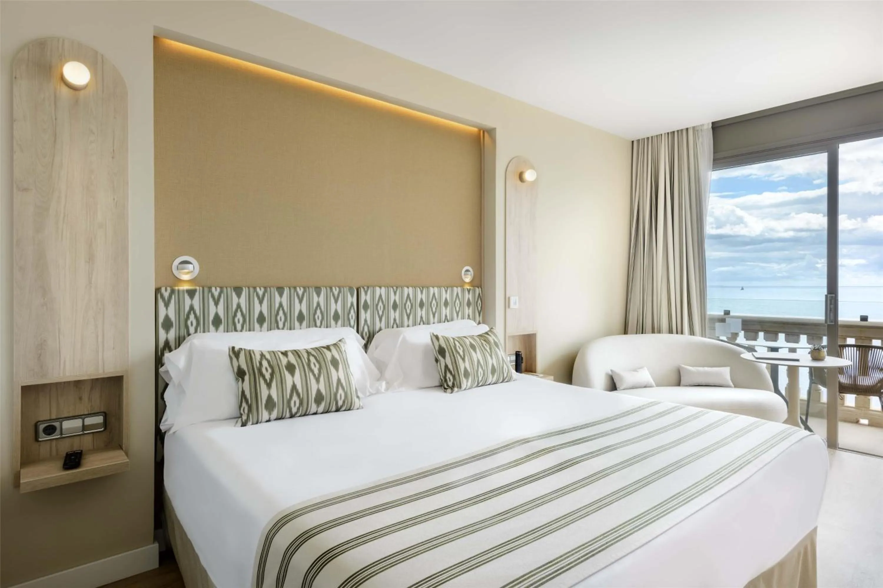 Bedroom, Bed in Barceló Illetas Albatros - Adults Only