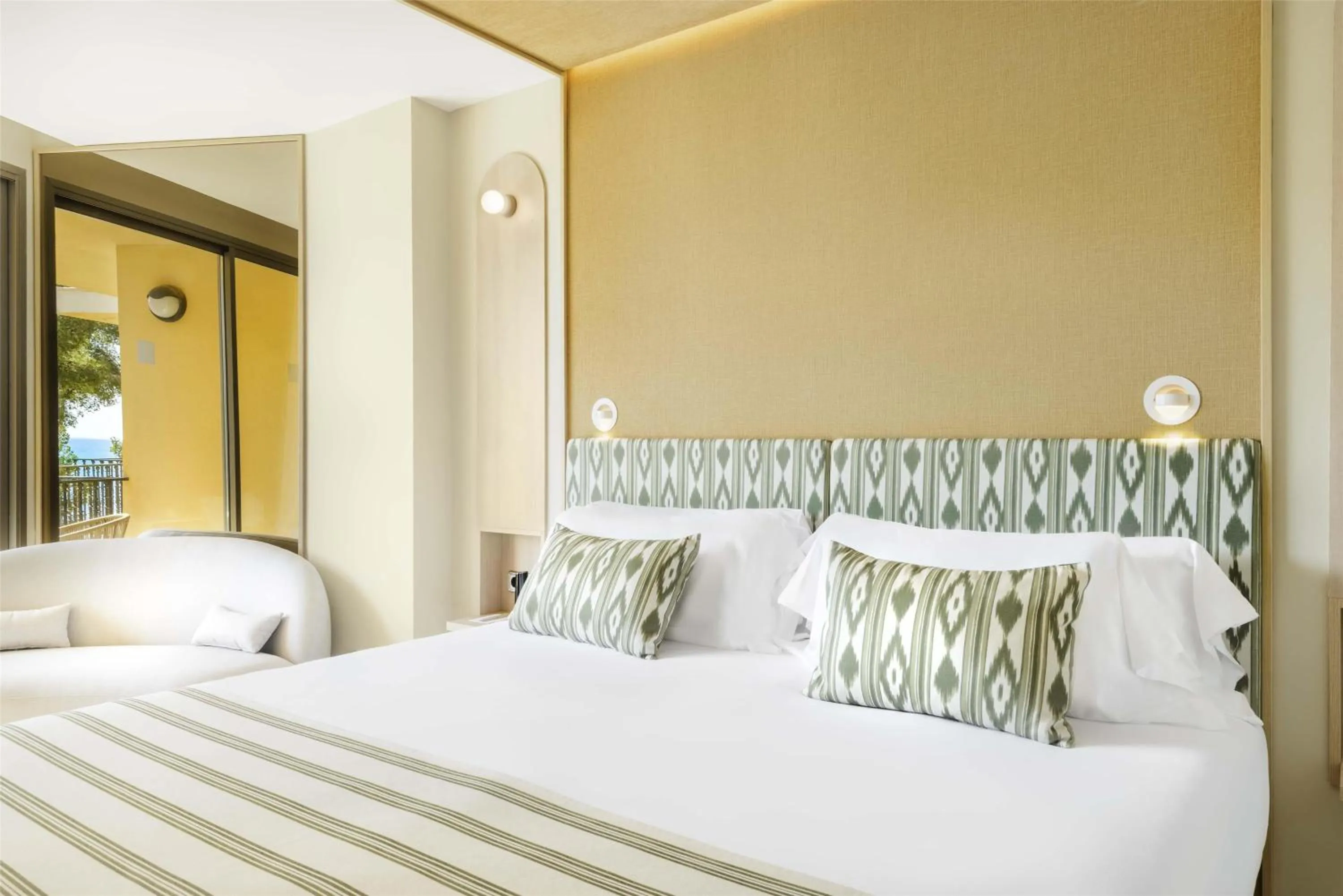 Bedroom, Bed in Barceló Illetas Albatros - Adults Only