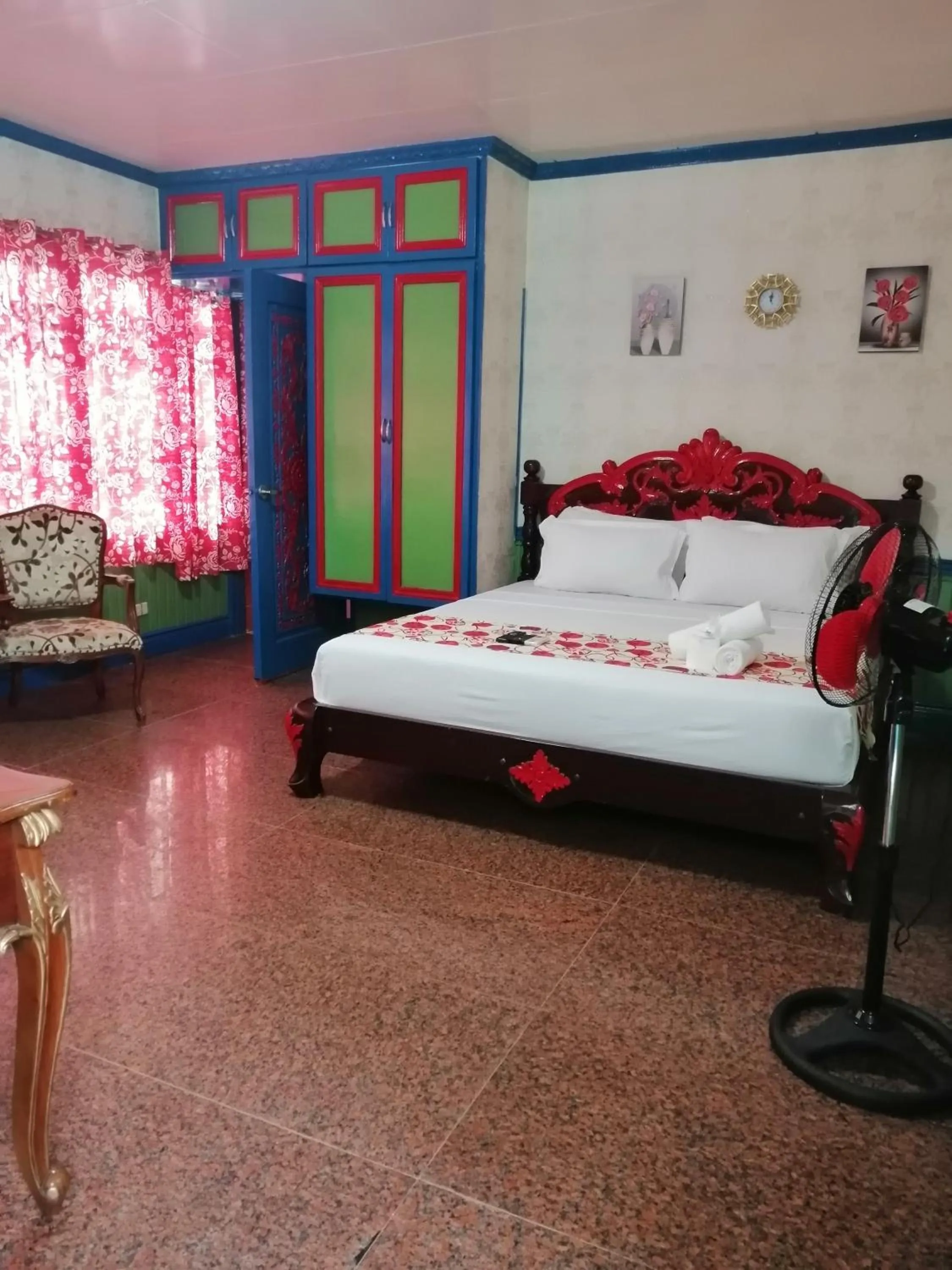 Bed in Sang Yoo Mountain View Tagaytay Staycation - Over Looking Of Taal Volcano