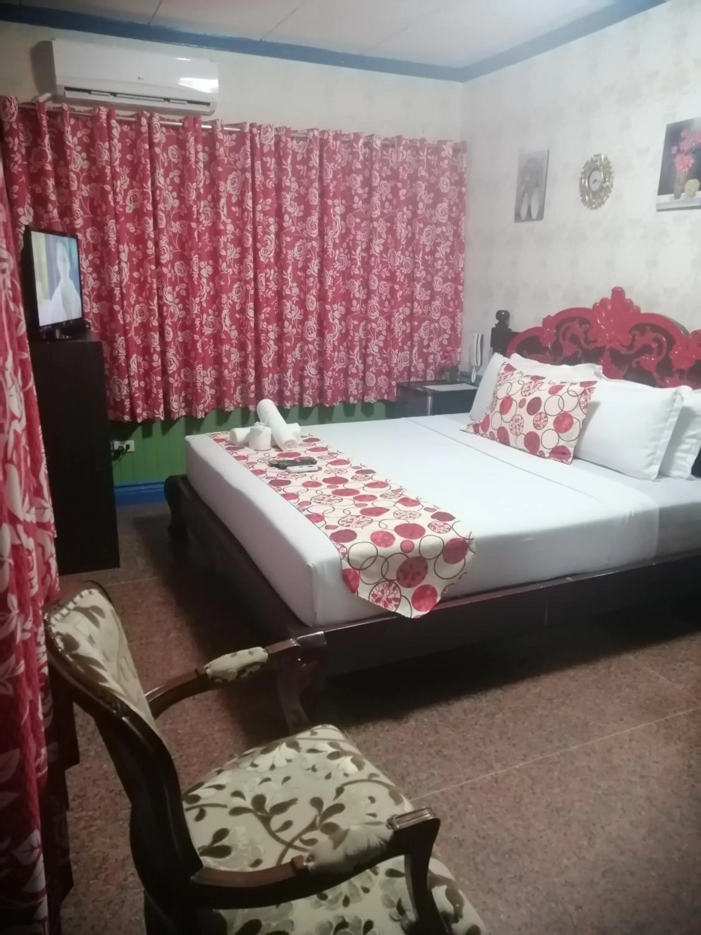 Bed in Sang Yoo Mountain View Tagaytay Staycation - Over Looking Of Taal Volcano