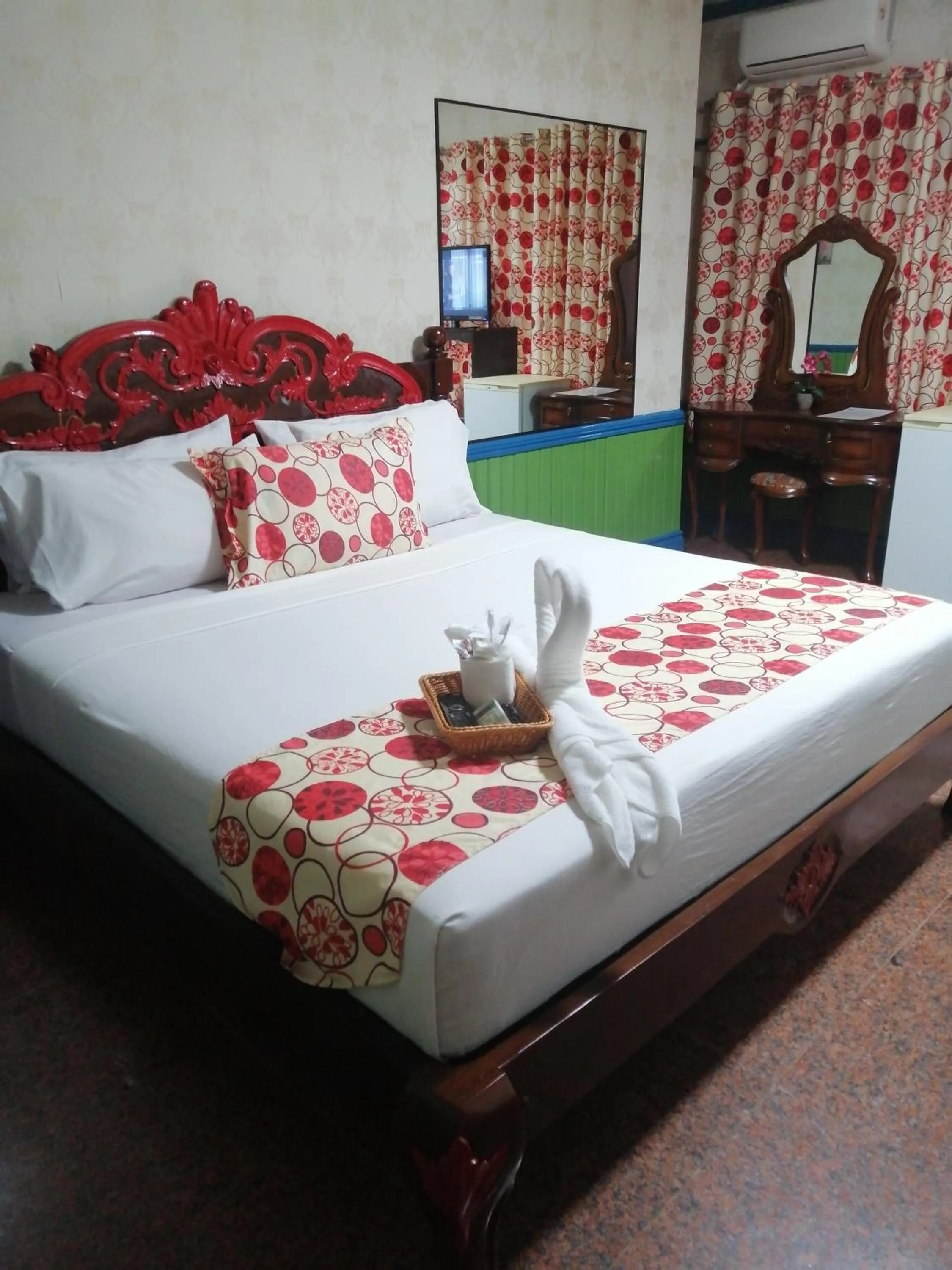 Bed in Sang Yoo Mountain View Tagaytay Staycation - Over Looking Of Taal Volcano