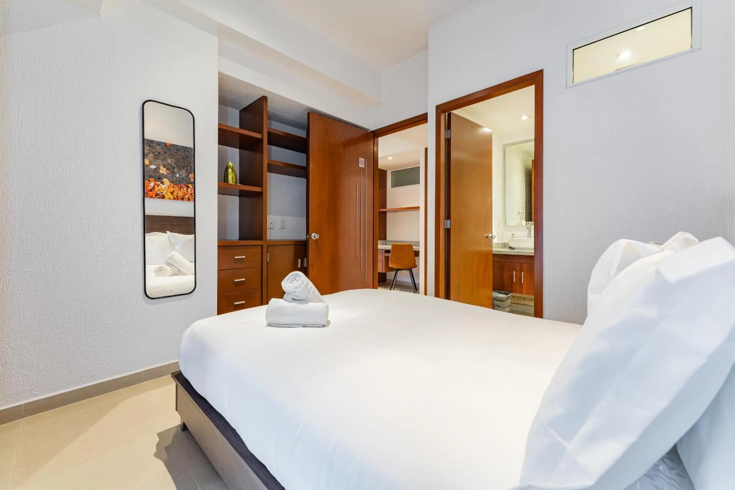 Photo of the whole room, Bed in Anahuac Apartments by VH