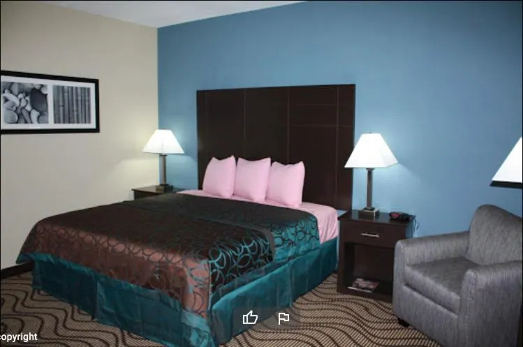 Bed in La Plaza Inn and Suites - Freer TX