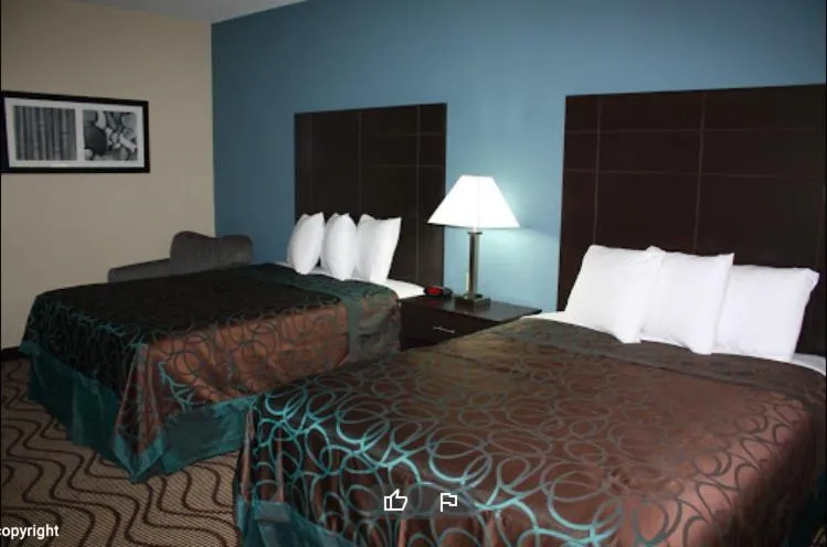 Bed in La Plaza Inn and Suites - Freer TX