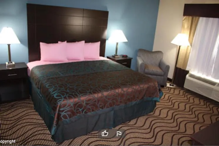 Bed in La Plaza Inn and Suites - Freer TX