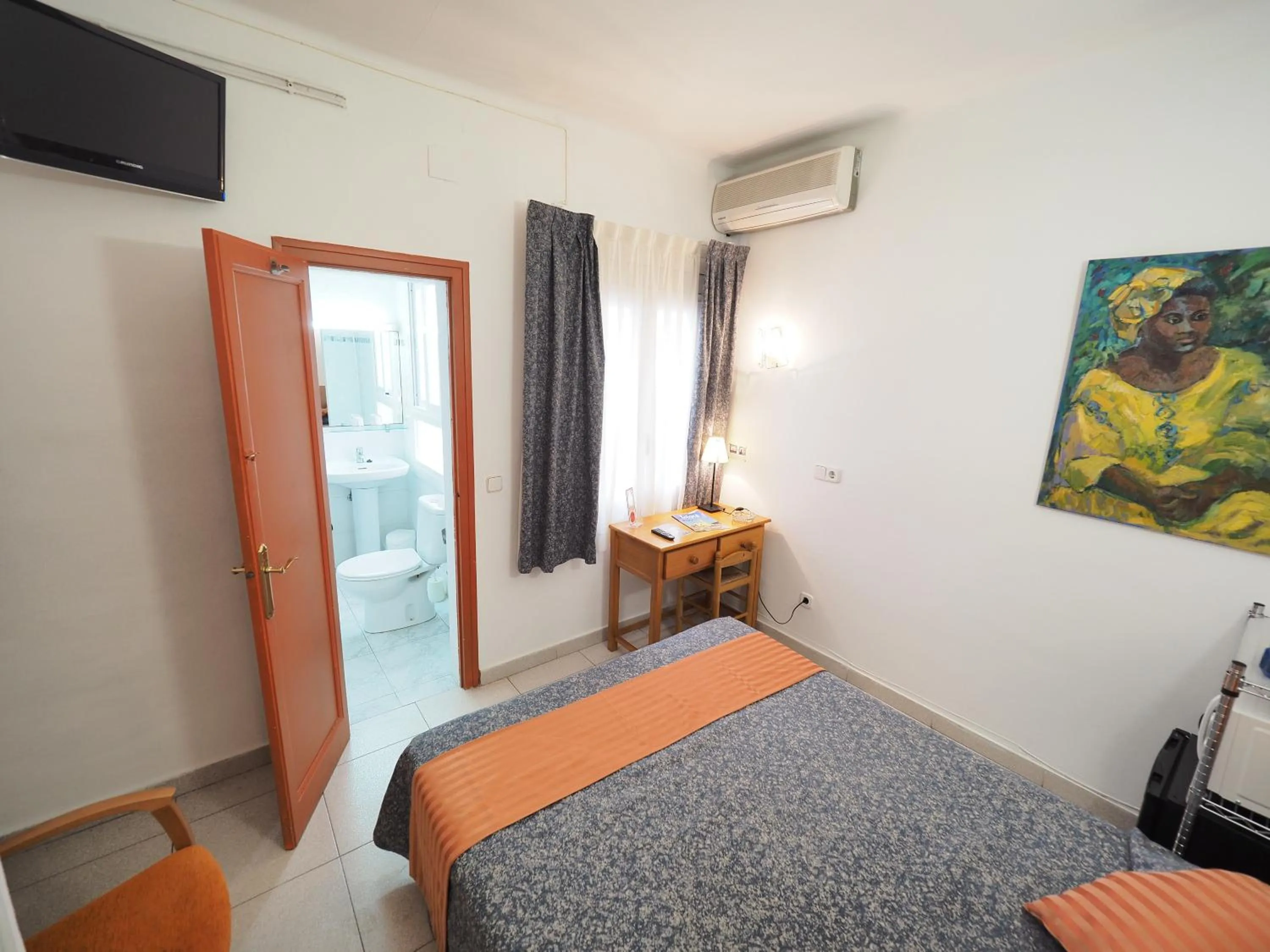 Photo of the whole room, Bed in Hotel Montserrat