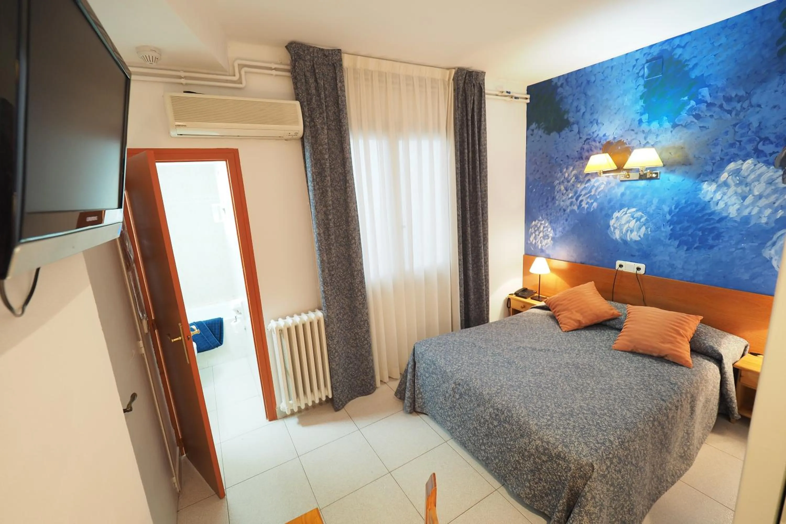 Photo of the whole room, Bed in Hotel Montserrat