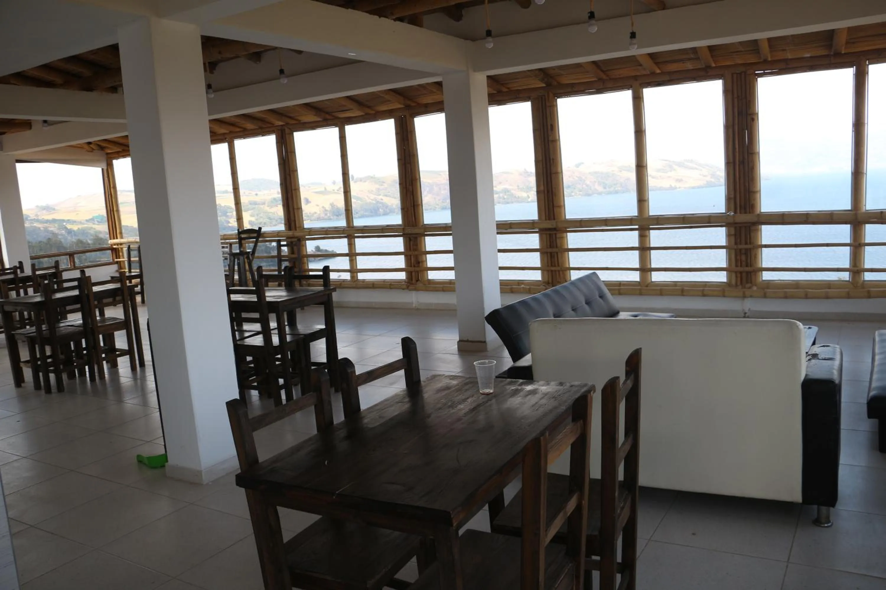 HOTEL TOTA ELISEO PLAYA BLANCA LAGO DE TOTA