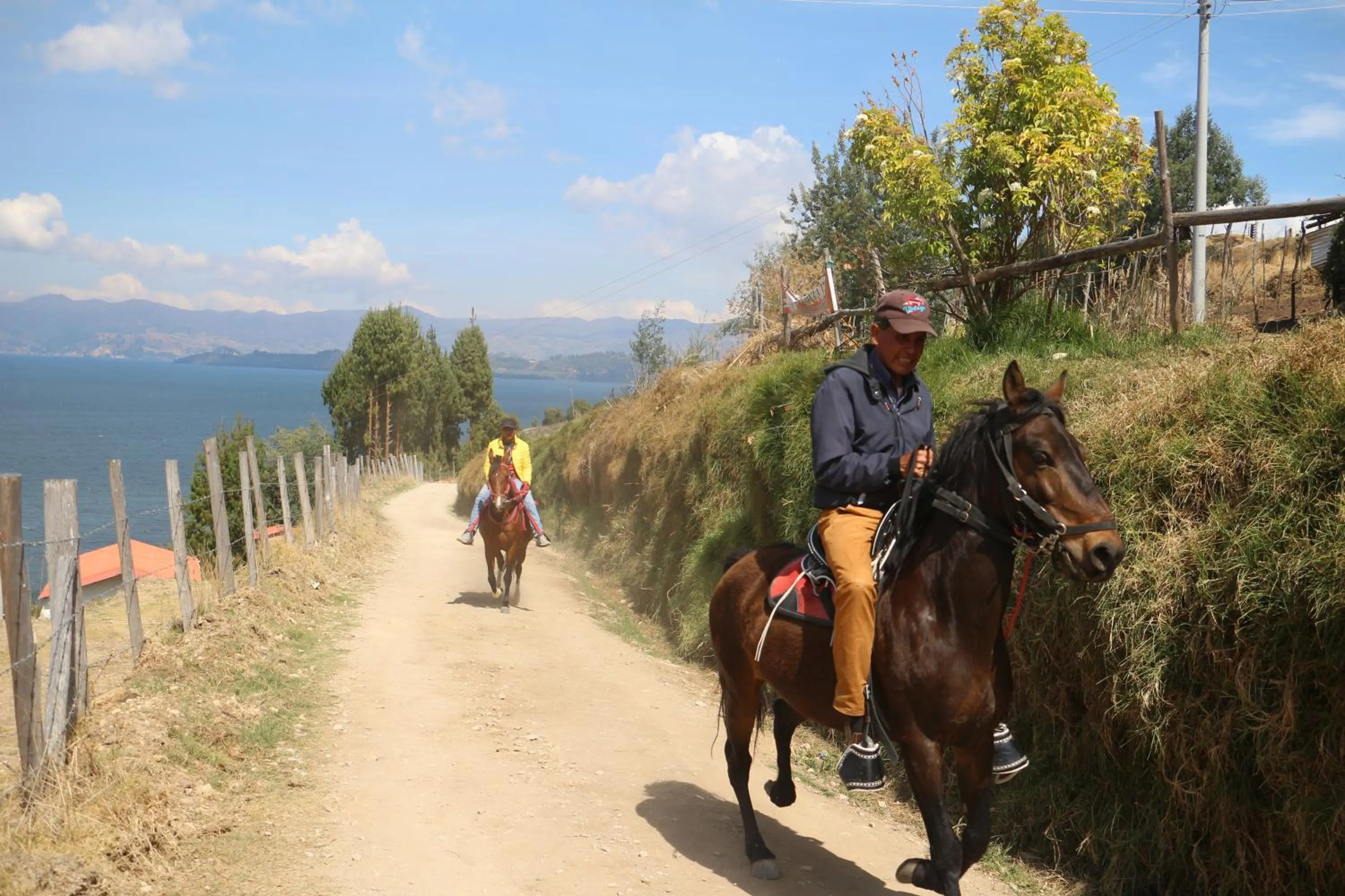 HOTEL TOTA ELISEO PLAYA BLANCA LAGO DE TOTA
