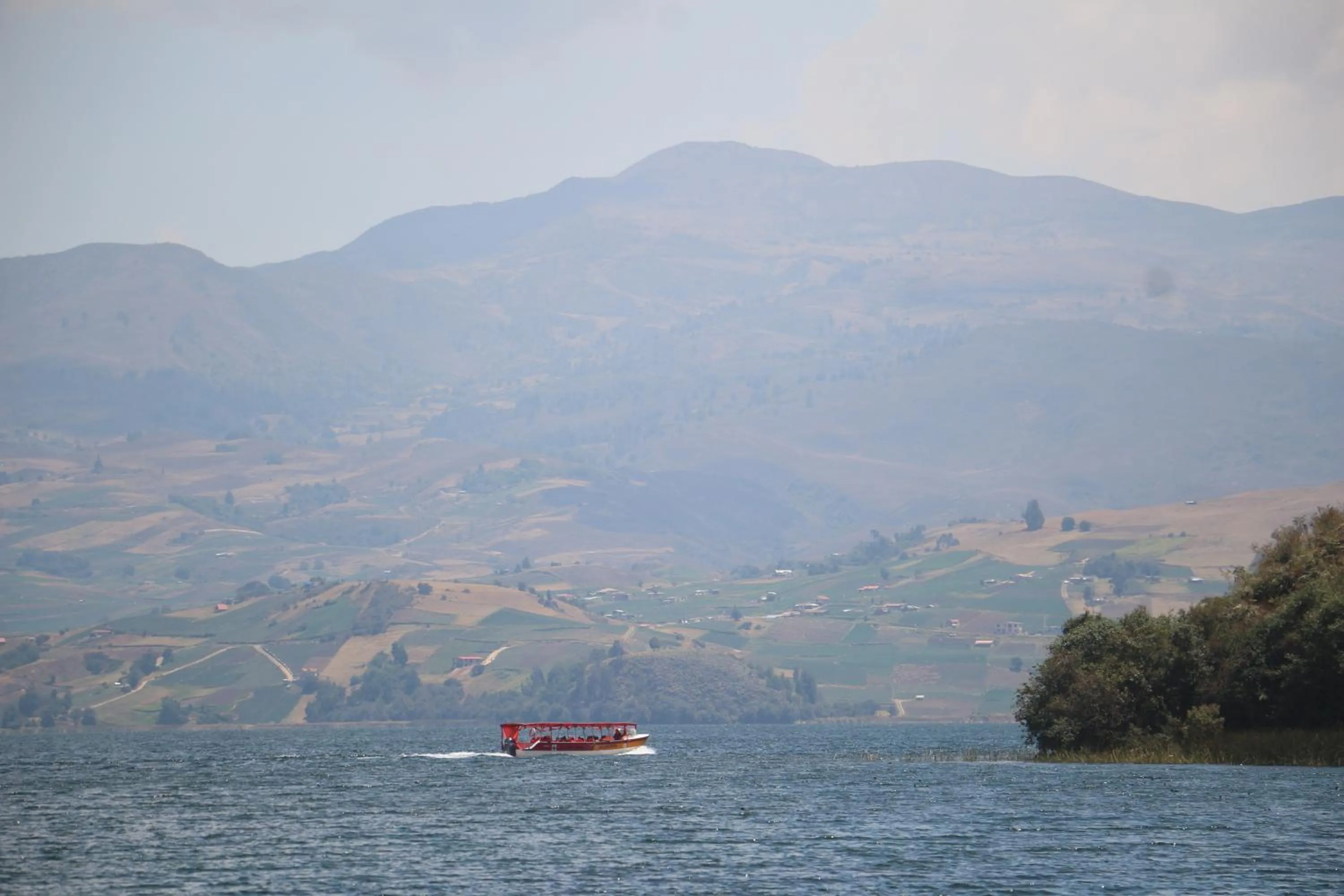 HOTEL TOTA ELISEO PLAYA BLANCA LAGO DE TOTA