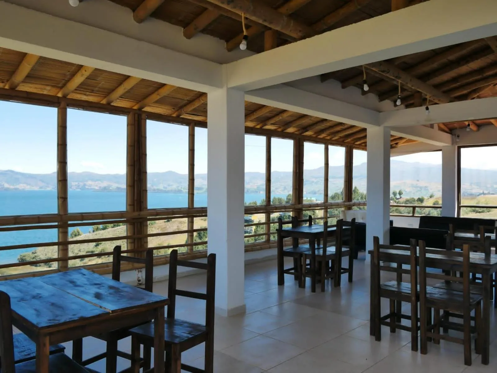 HOTEL TOTA ELISEO PLAYA BLANCA LAGO DE TOTA