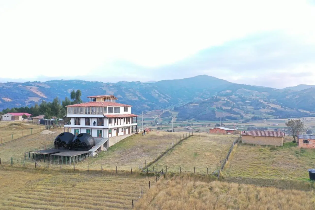 HOTEL TOTA ELISEO PLAYA BLANCA LAGO DE TOTA