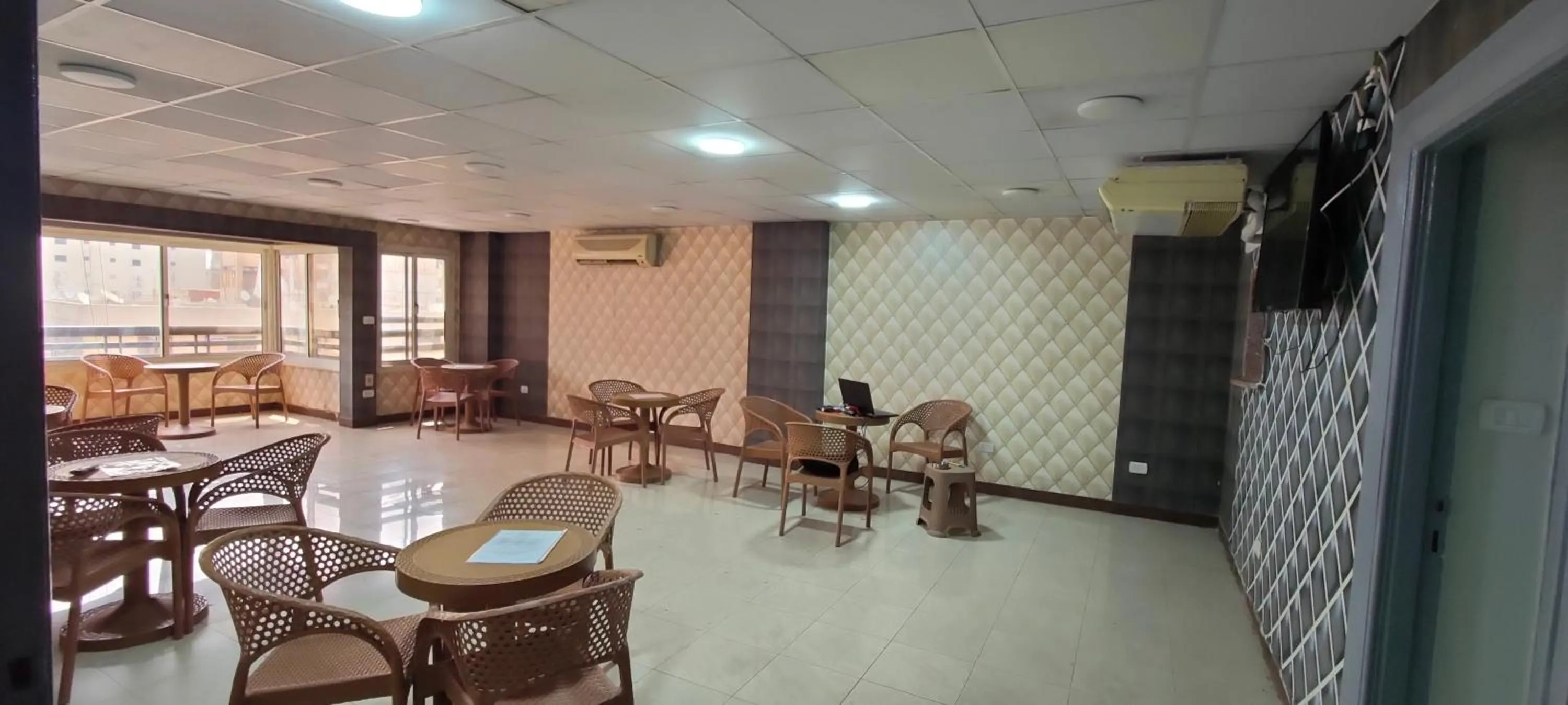 Restaurant/places to eat in Best Dreams Hotel