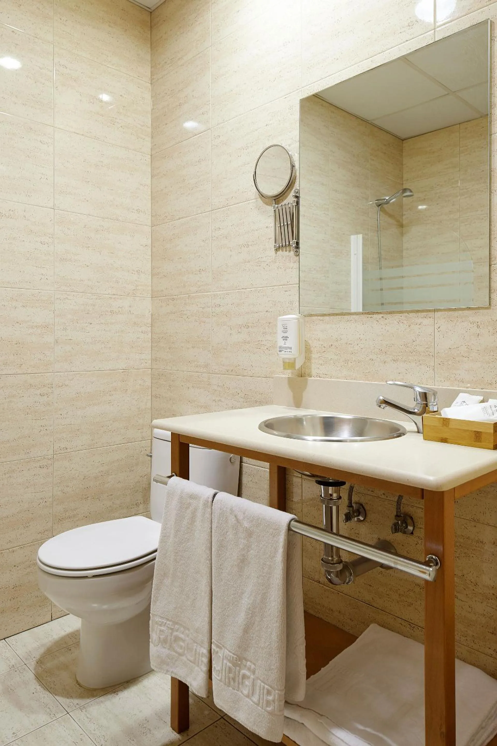 Bathroom in Hotel Iriguibel Huarte Pamplona