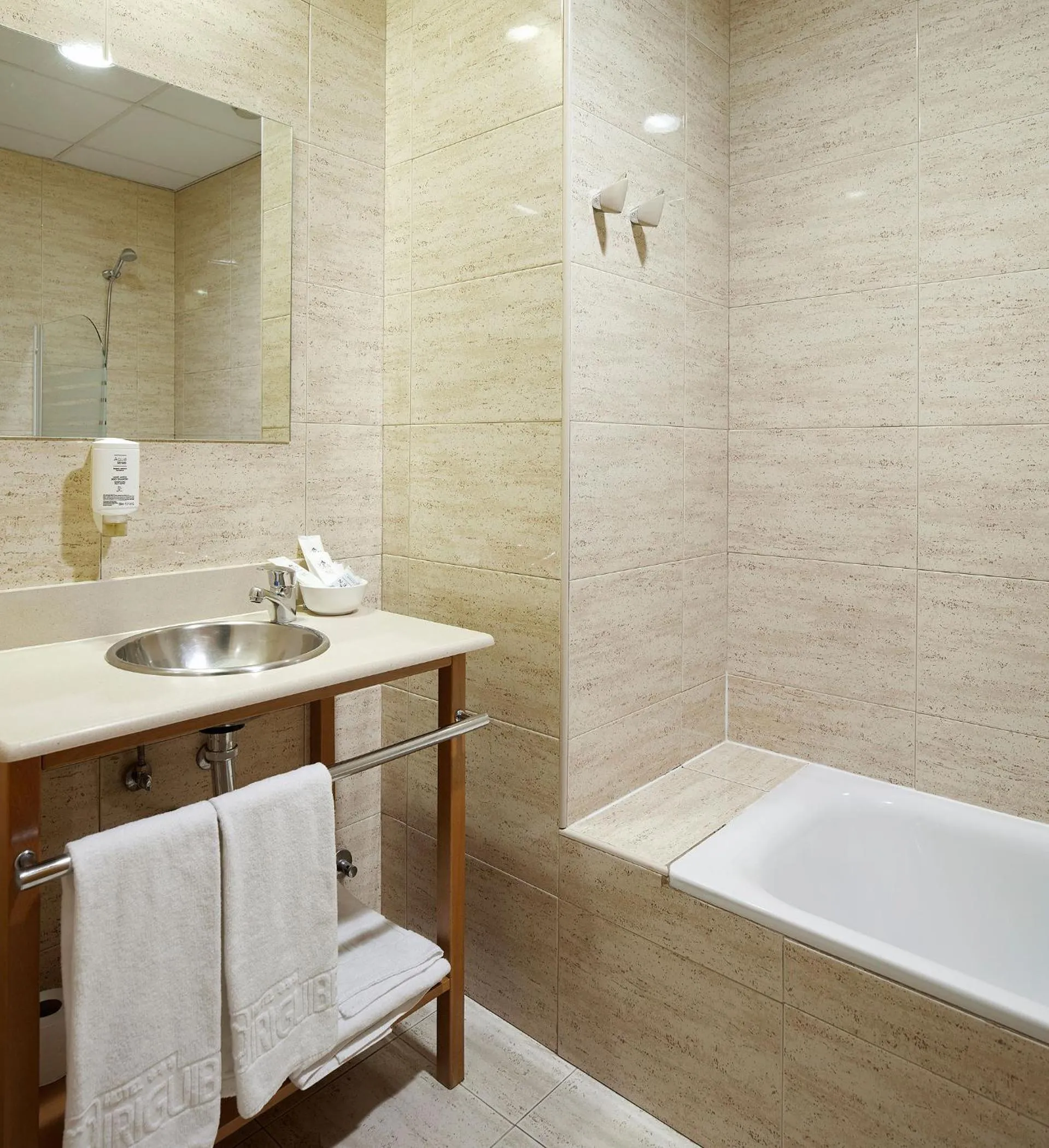 Bathroom in Hotel Iriguibel Huarte Pamplona