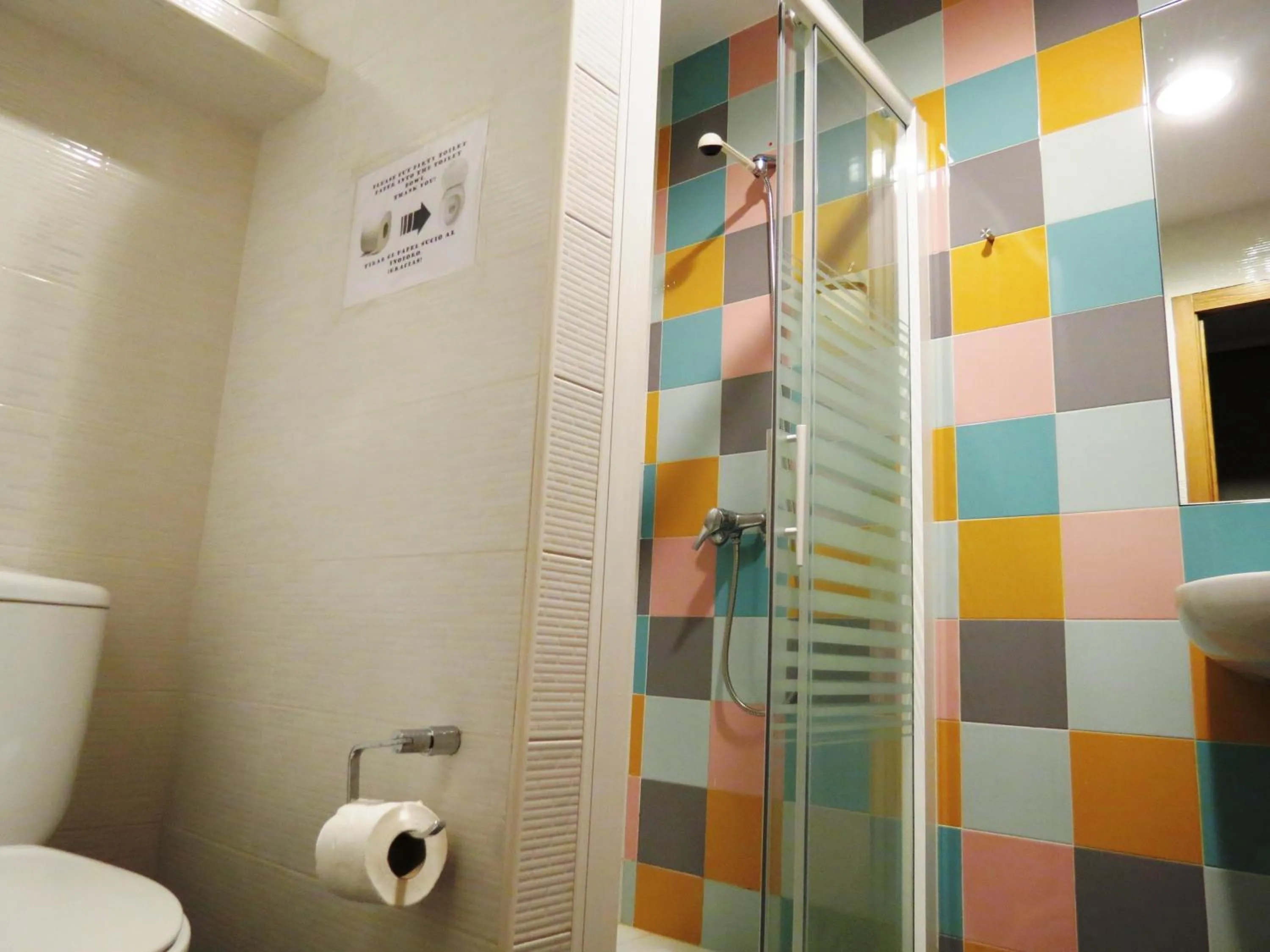 Bathroom in Pensión Don Claudio