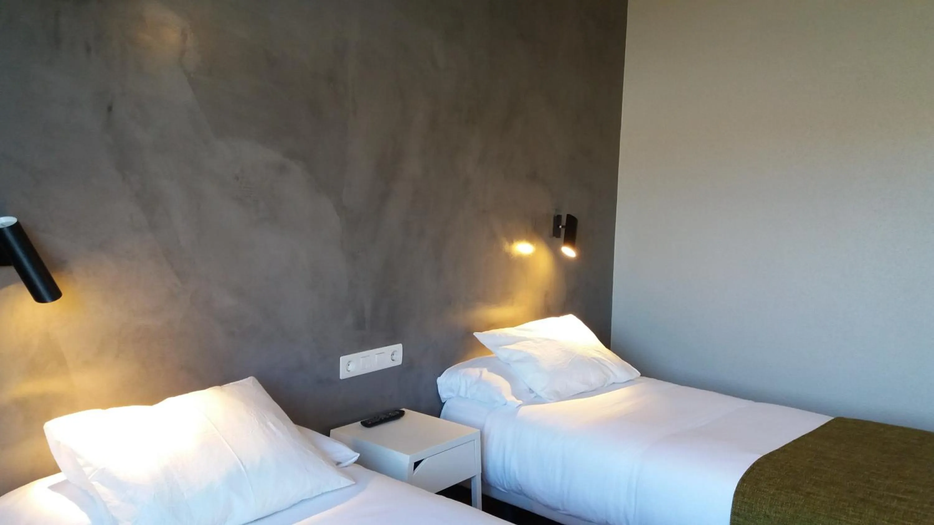 Photo of the whole room, Bed in Pensión Don Claudio