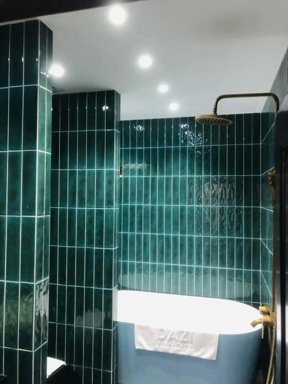 Hot Tub in Dazi Signature