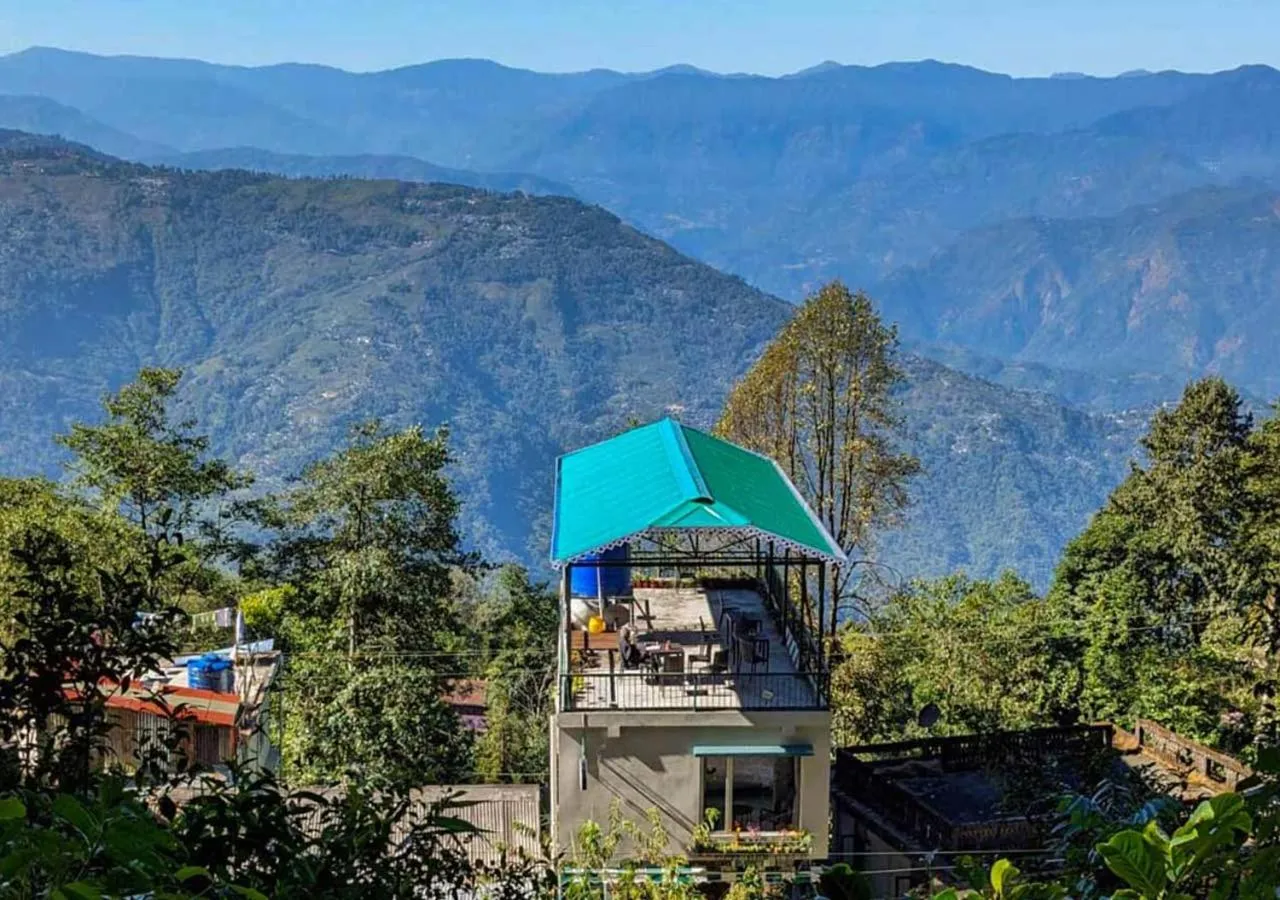 Property building in The Oak Retreat Lamahatta