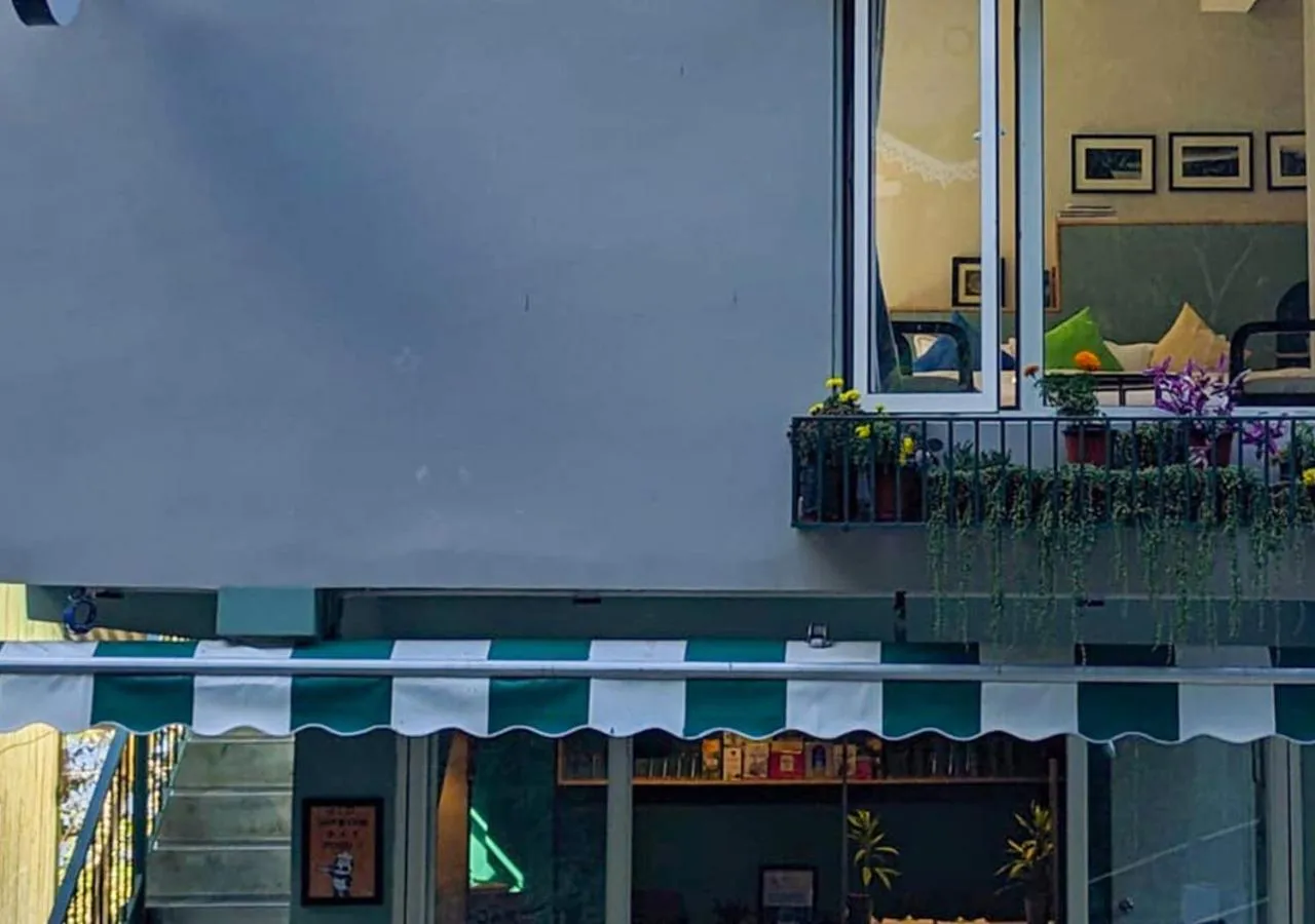 Property building in The Oak Retreat Lamahatta