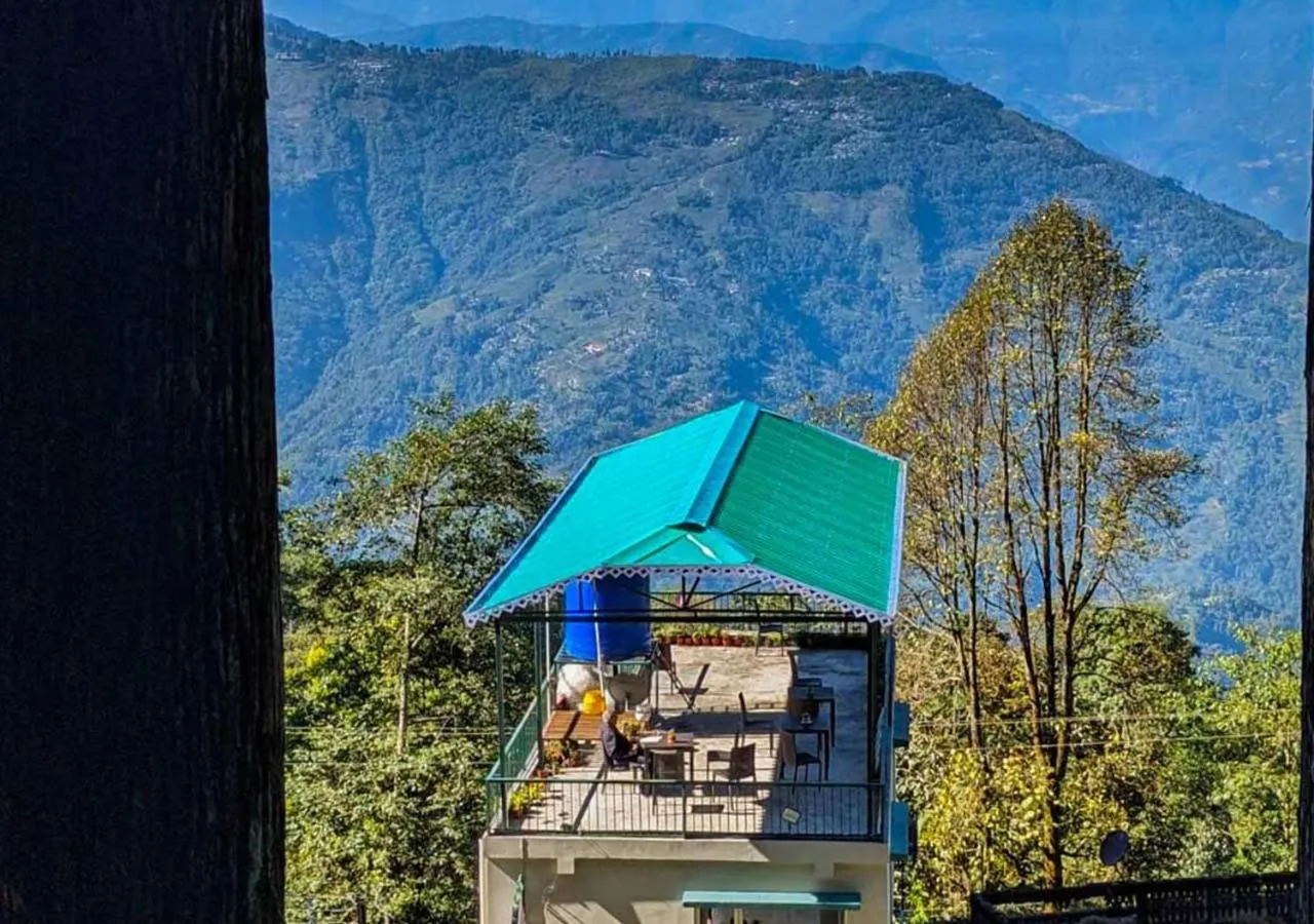 Natural landscape in The Oak Retreat Lamahatta