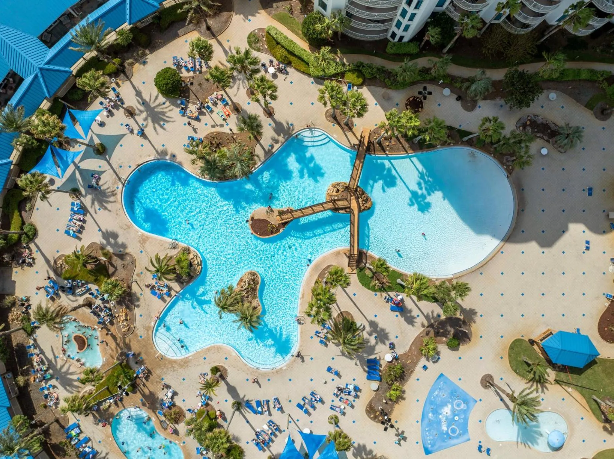 Sunrise Surprise 9th floor 2BR 2 BA King Suite Beach shuttle, heated pool!