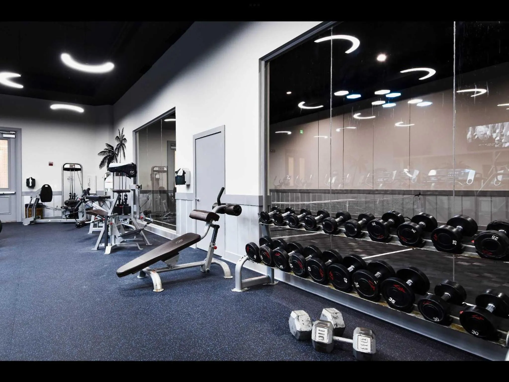 Sunrise Surprise 9th floor 2BR 2 BA King Suite Beach shuttle, heated pool!