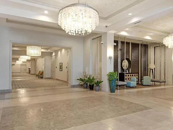 Sunrise Surprise 9th floor 2BR 2 BA King Suite Beach shuttle, heated pool!