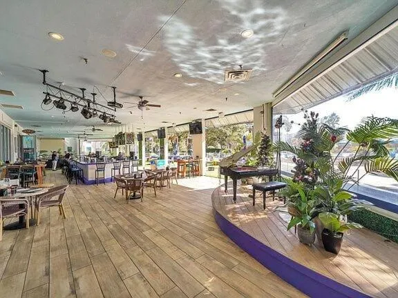 Sunrise Surprise 9th floor 2BR 2 BA King Suite Beach shuttle, heated pool!