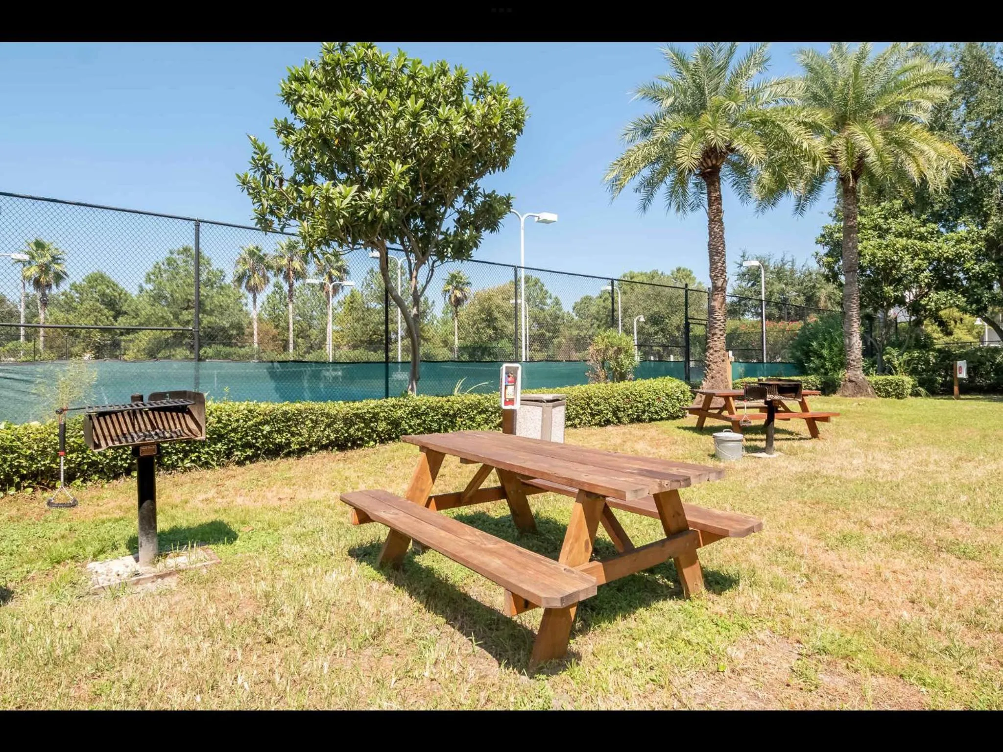 Sunrise Surprise 9th floor 2BR 2 BA King Suite Beach shuttle, heated pool!