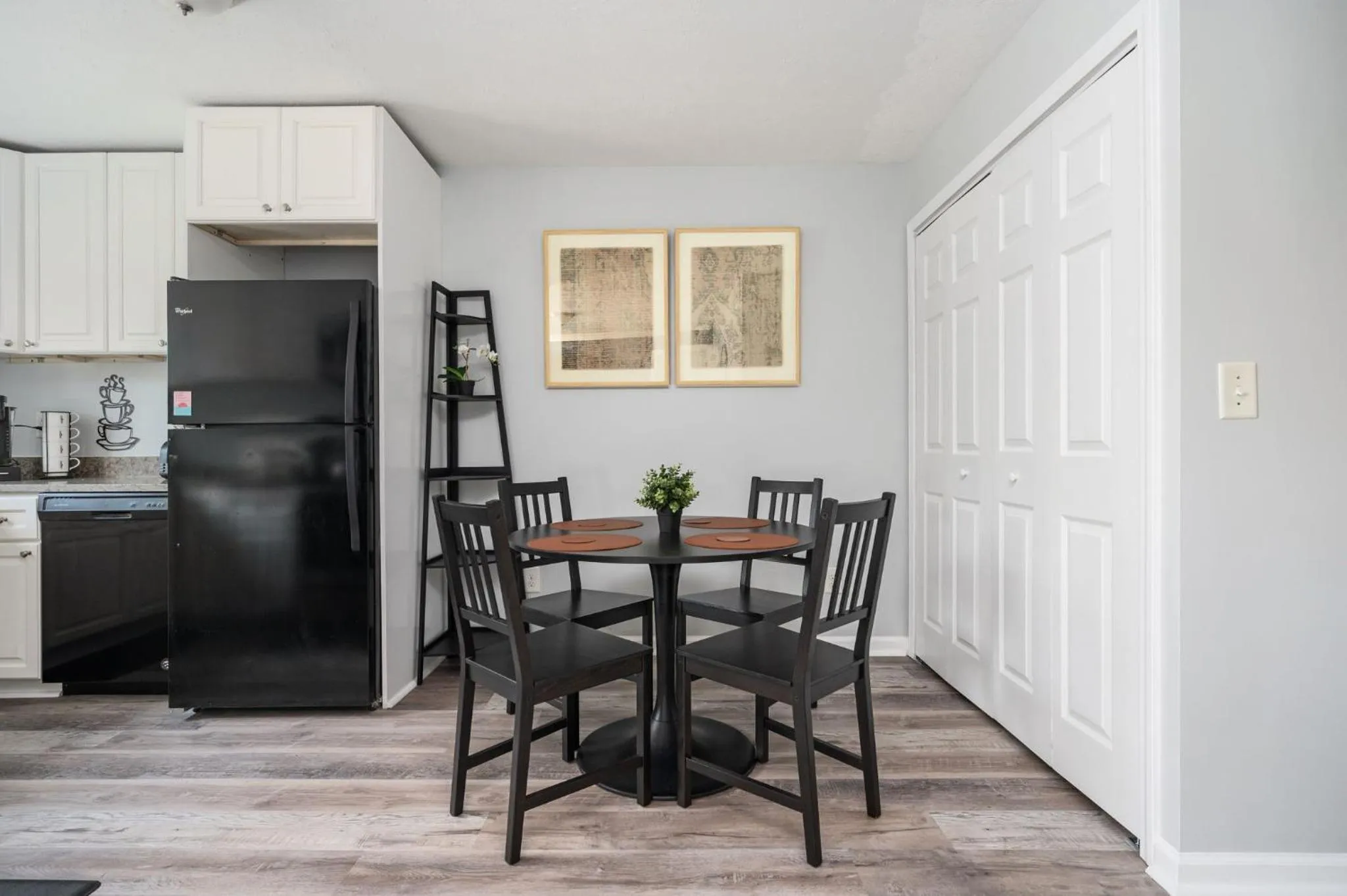 Kitchen or kitchenette in Quiet & Quaint apartment, 5 mins to airport and 15 mins to downtown