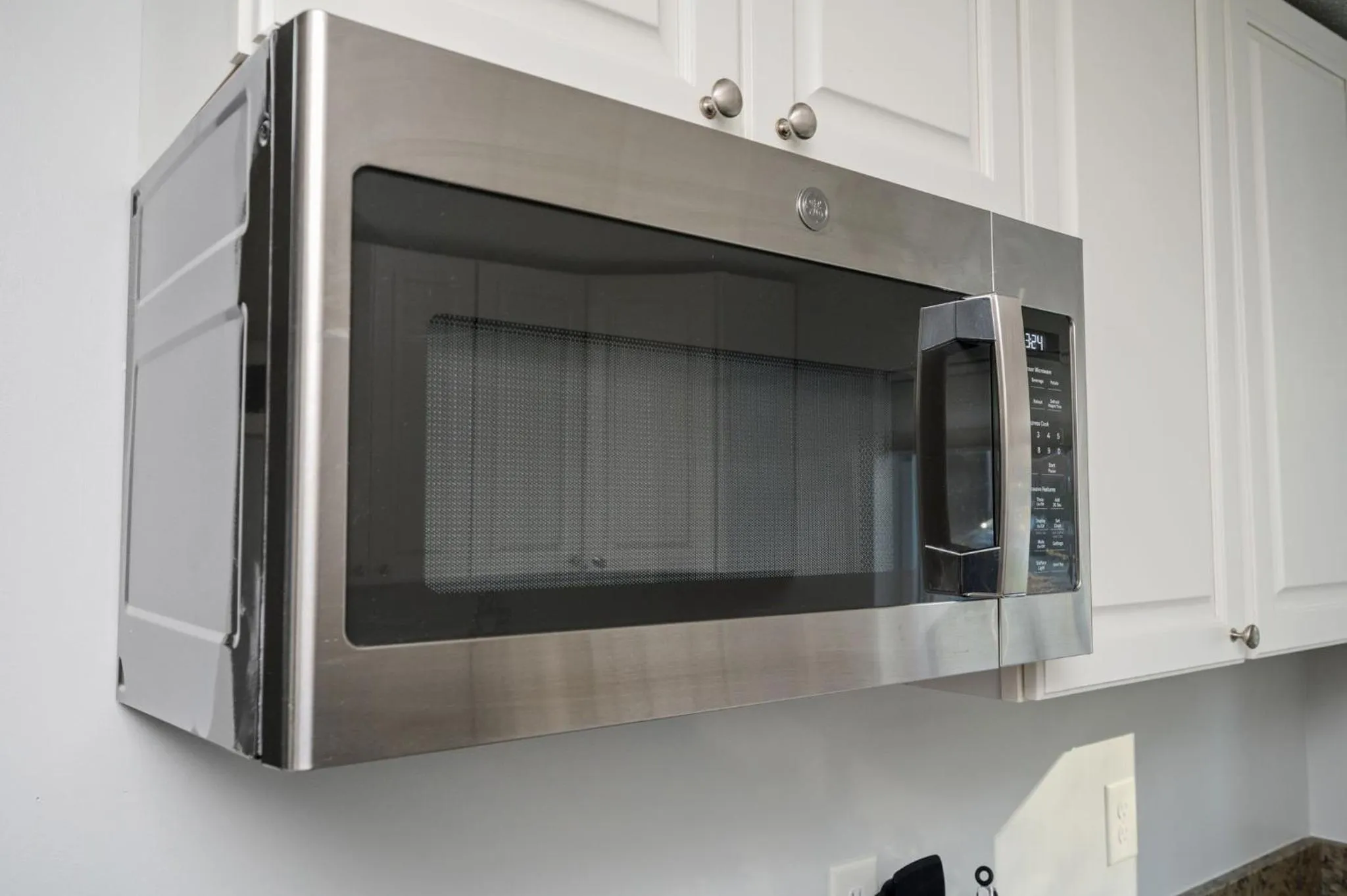 Kitchen or kitchenette in Quiet & Quaint apartment, 5 mins to airport and 15 mins to downtown